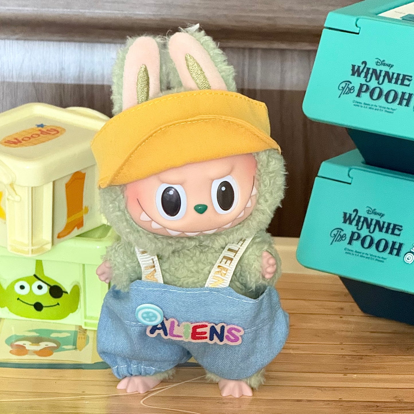 Wholesale labubu baby clothes 17cm blind box pendant one or two generation doll doll suit for baby clothes