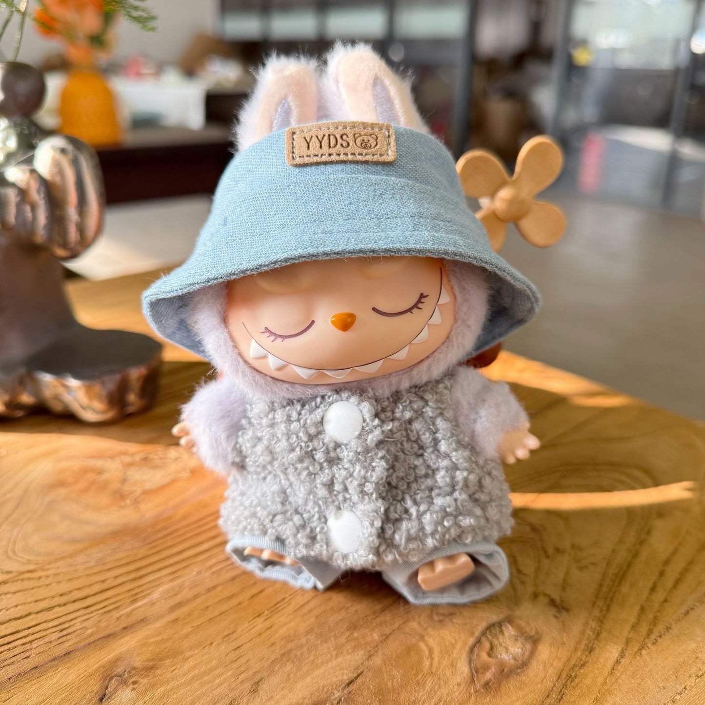 The first and second generation of rabu cloth clothes sit party doll clothes fashion teddy circle velvet vest suit LABUBU