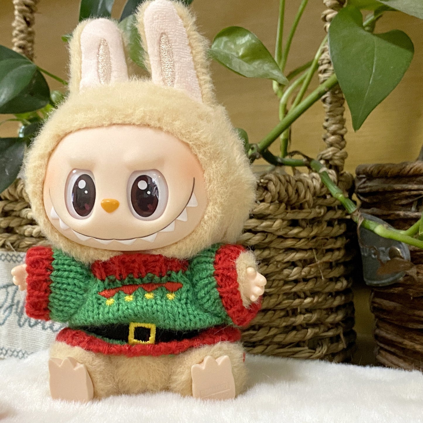 17cm Generation II Labubu Pendant Christmas Cloak Labubu Christmas Clothes Halloween Day Doll Clothes