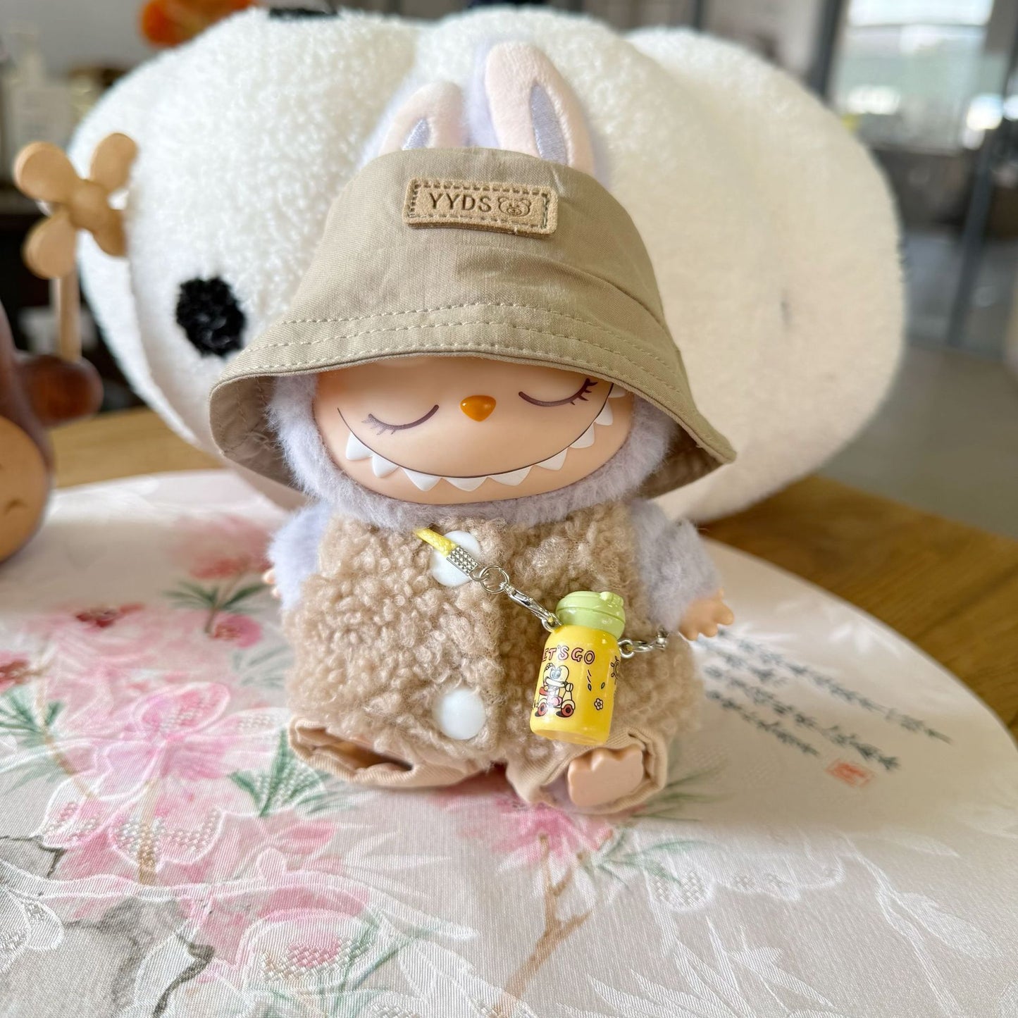 The first and second generation of rabu cloth clothes sit party doll clothes fashion teddy circle velvet vest suit LABUBU