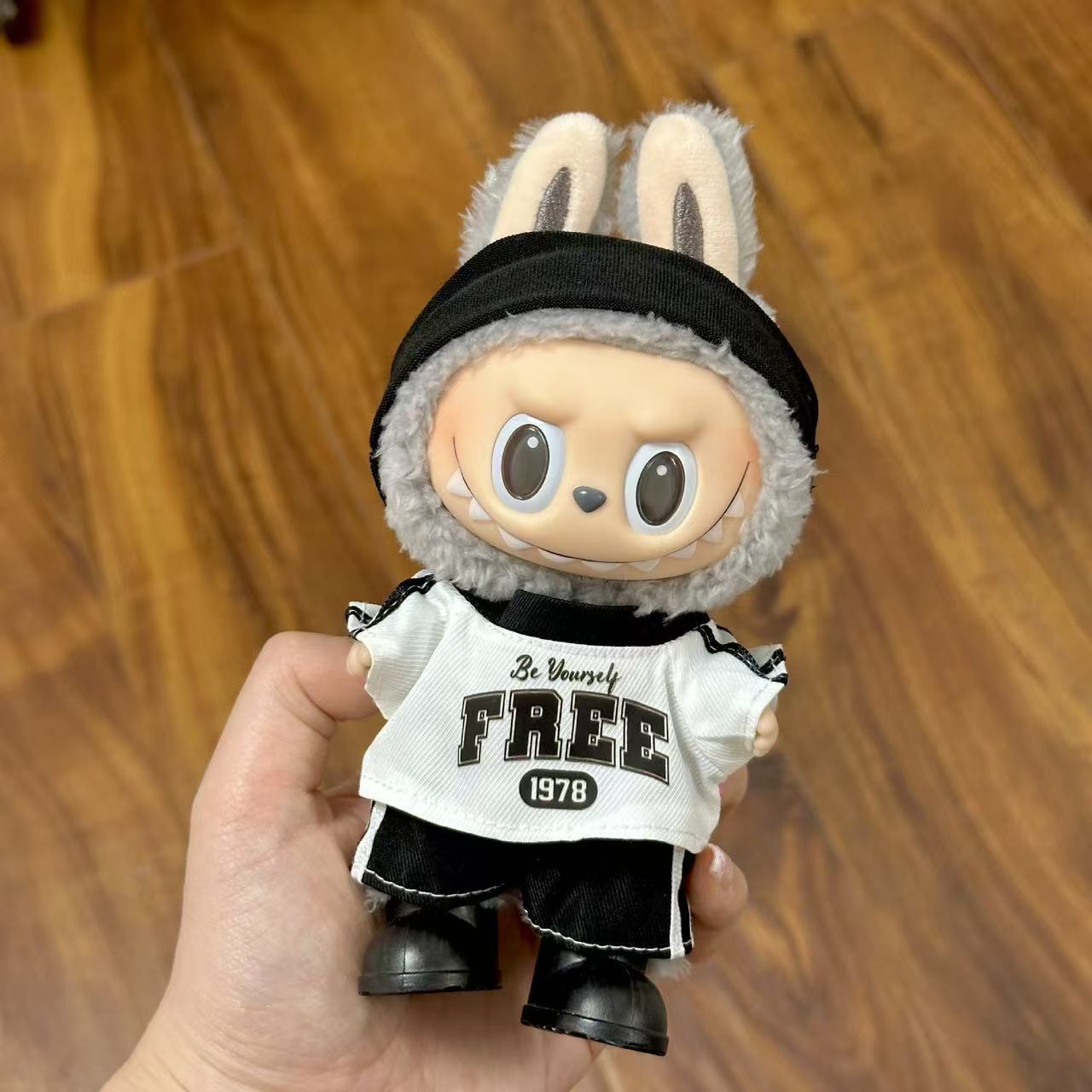 17cm Labubu Pendant Wearing Baby Clothes high quality Labubu Blind Box Pendant Doll Clothes Decorative suit