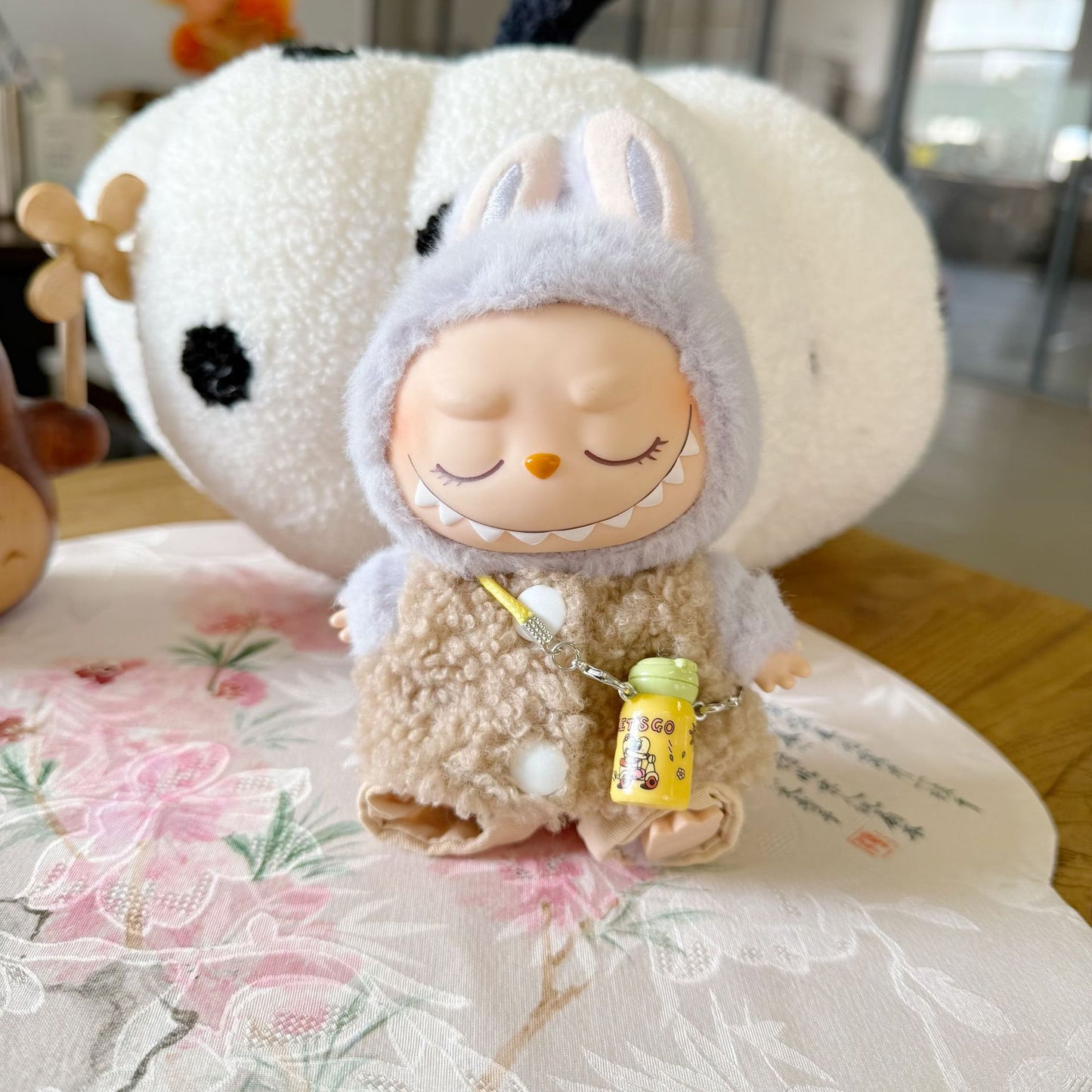 The first and second generation of rabu cloth clothes sit party doll clothes fashion teddy circle velvet vest suit LABUBU