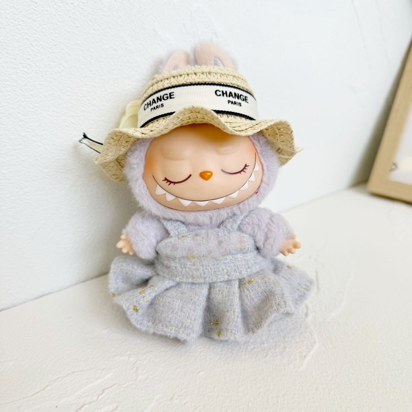 First and Second Generation Blind Box Labubu Doll Clothes Vinyl Pendant Labubu Doll Hat Skirt Suit 15cm 17cm