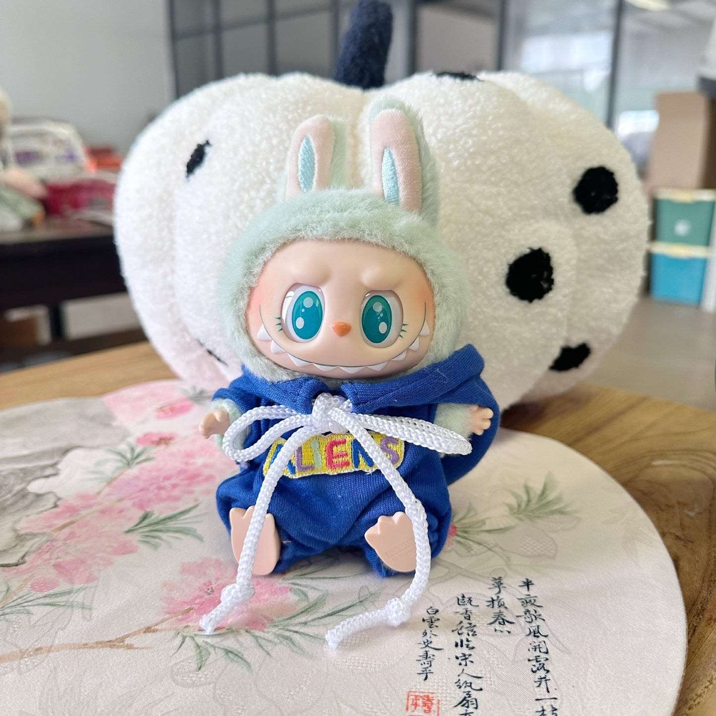 15CM Second Generation Rabub Sitting Party Series Doll Clothes Pendant LABUBU Doll Clothes One-piece Big-eyed Monster Clothes