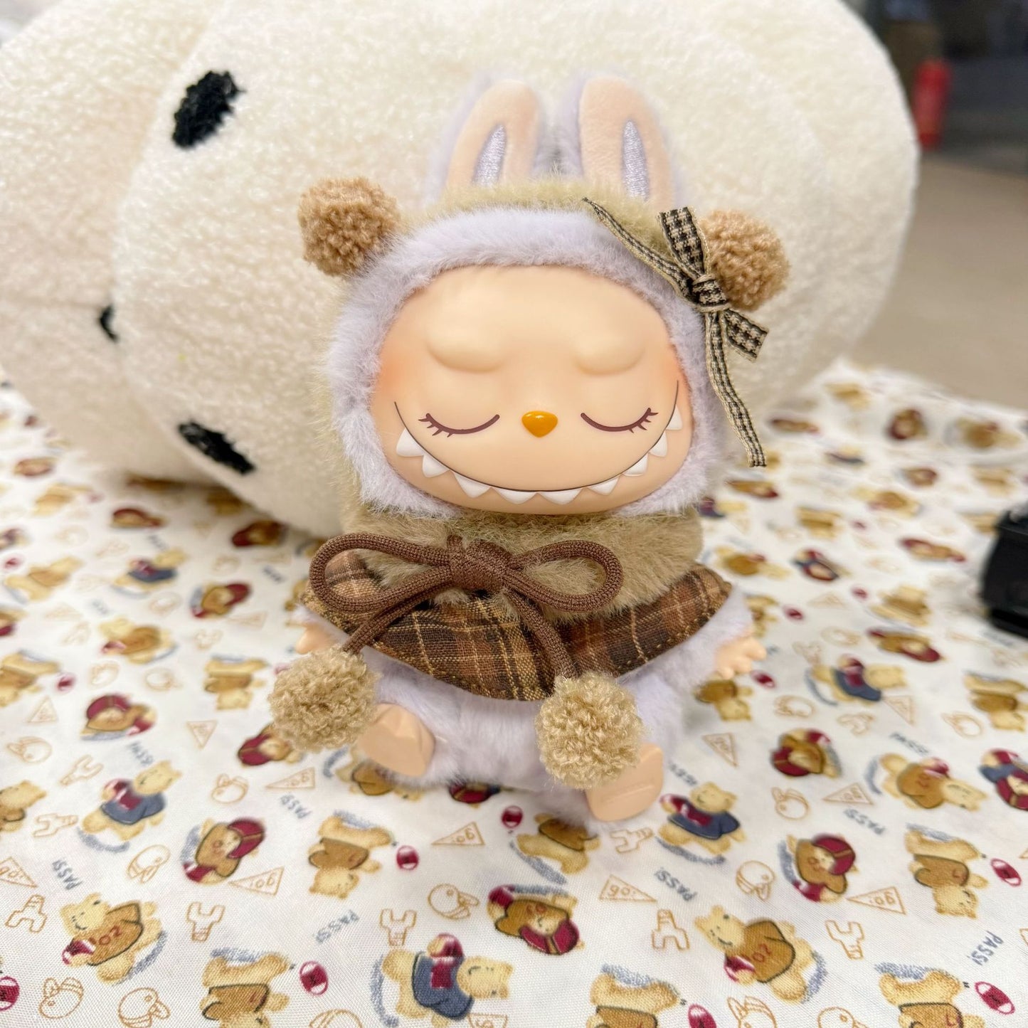 Blind Box Labubu Sit Party Doll Coat The First and Second Generation LABUBU Wear Cloak for Cloak and Cloak for Lady