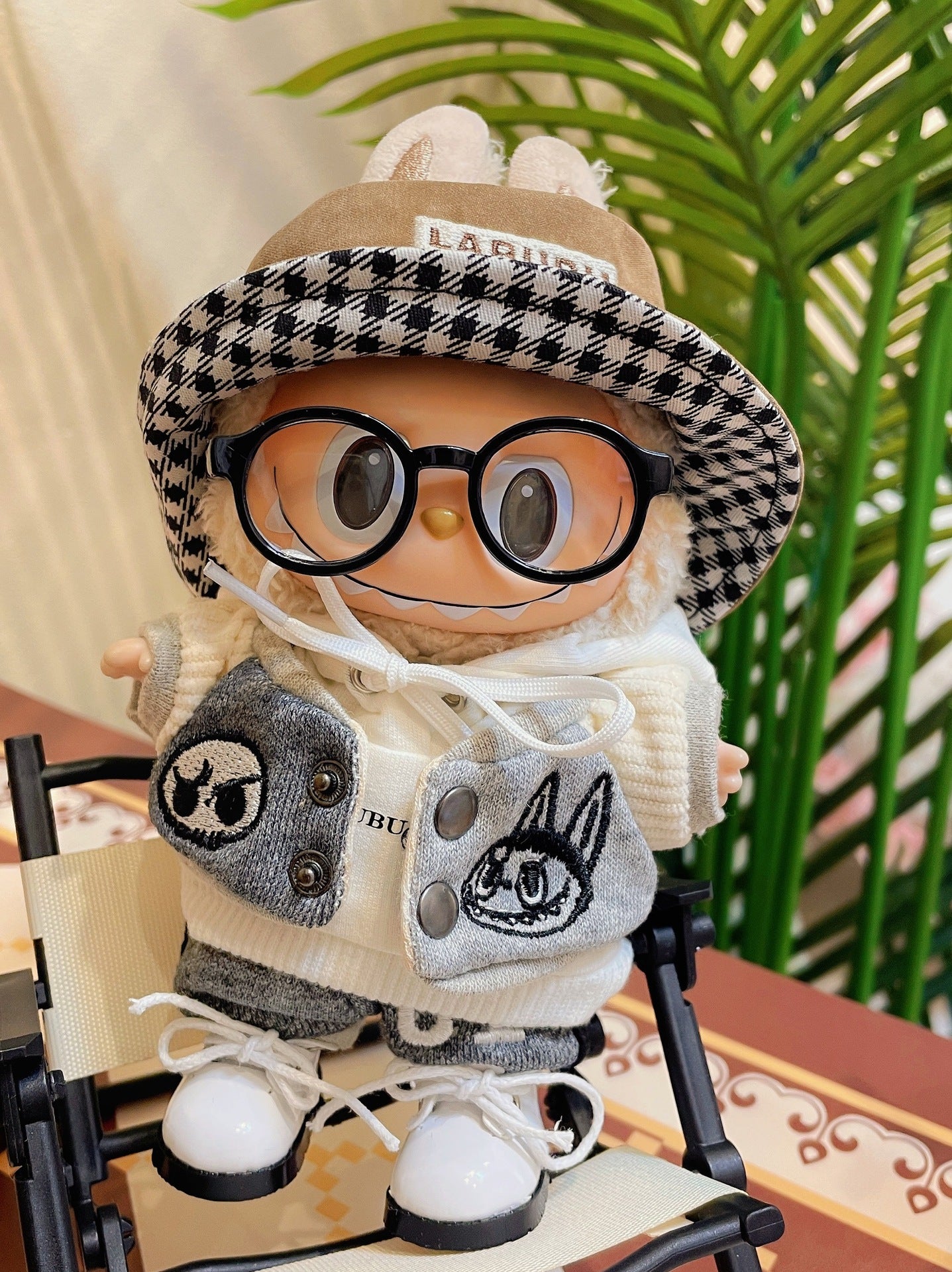 Labubu 17cm Baseball Uniform Set with Black Glasses
