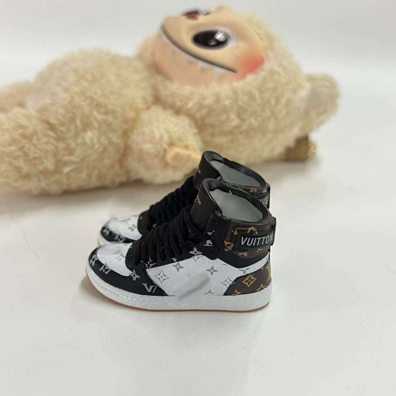 Labubu Plush Doll Clothes 17cm Plush Vinyl Doll Bag Hanging Replacement Shoe Model Pendant Blind Box