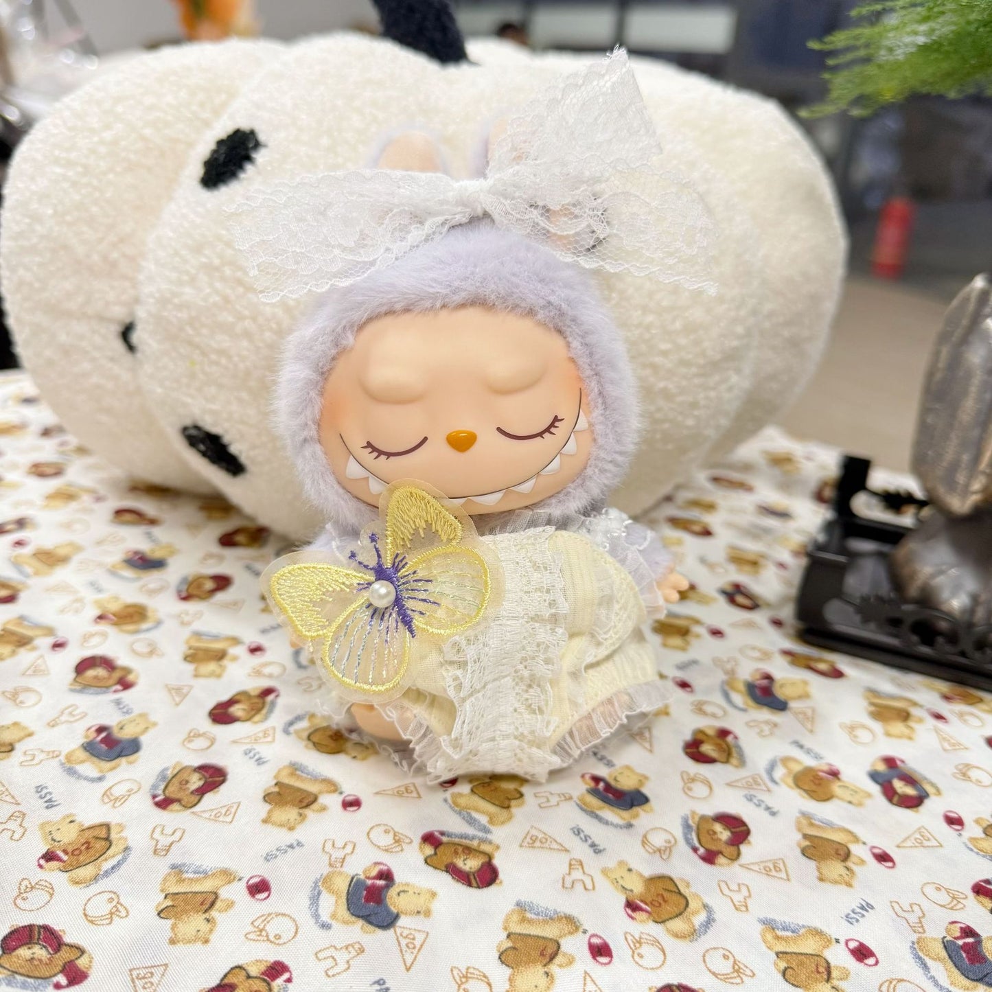 The first and second generation of LABUBU clothes key chain pull cloth sit party baby clothes butterfly fairy suit blind box