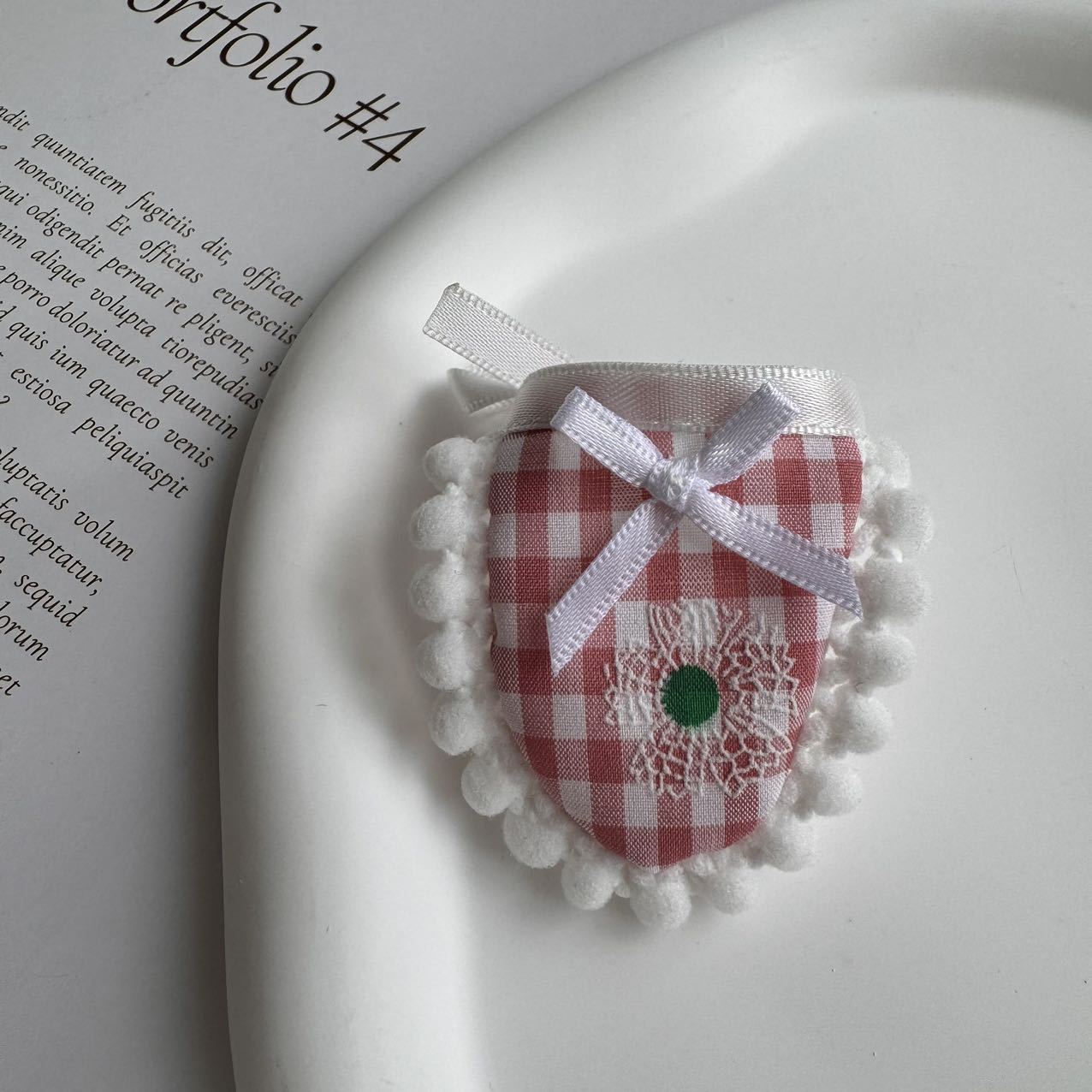 Labubu Doll Winter Scarf - Warm Plush Bib Accessory for 17cm & 10cm Vinyl Dolls