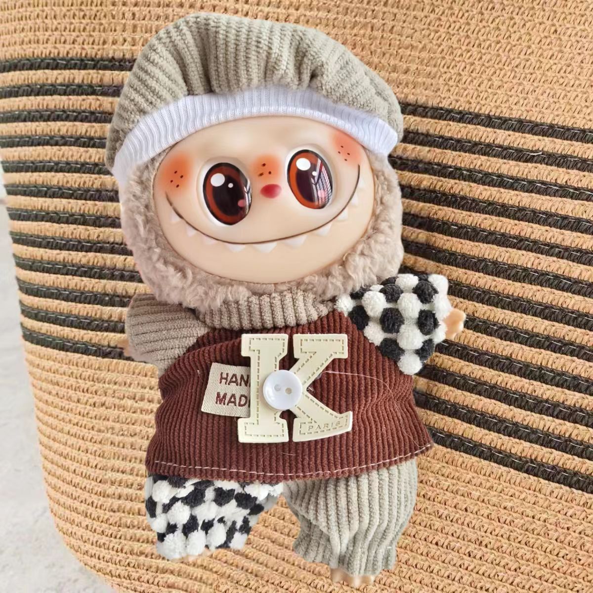 Cross-border e-commerce labubu doll vinyl doll cloth 17cm doll cute sweater coat skirt suit