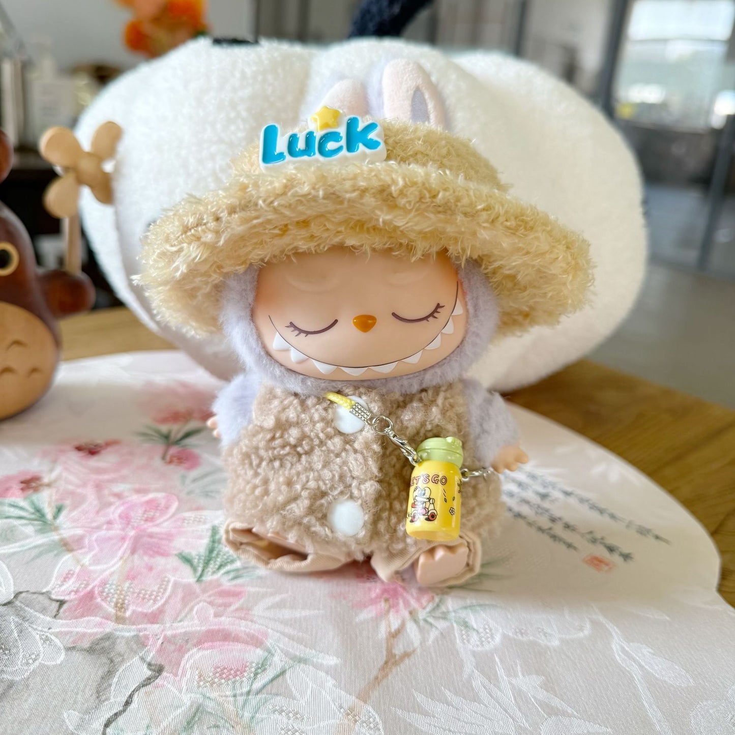 The first and second generation of rabu cloth clothes sit party doll clothes fashion teddy circle velvet vest suit LABUBU