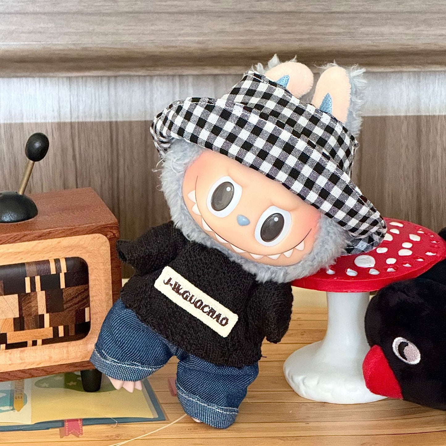 Wholesale labubu baby clothes 17cm blind box pendant one or two generation doll doll suit for baby clothes