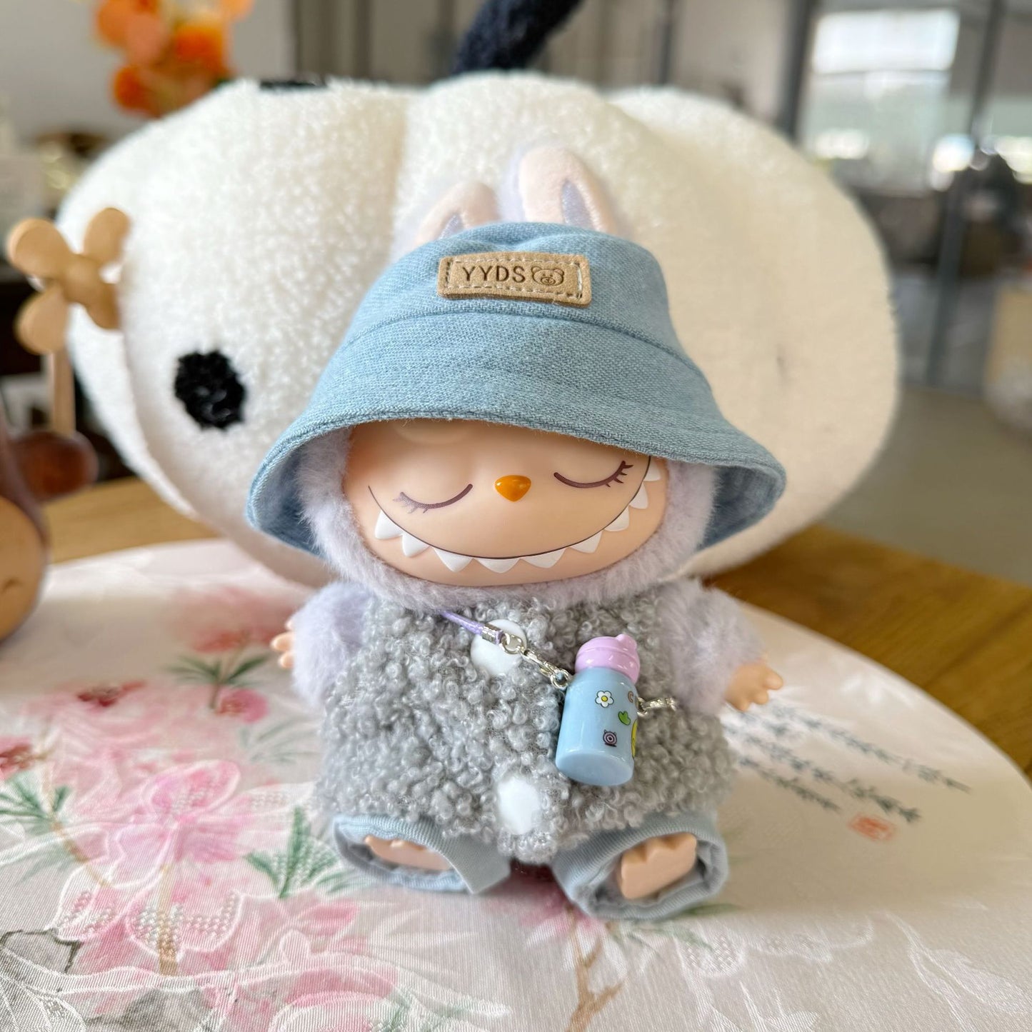 The first and second generation of rabu cloth clothes sit party doll clothes fashion teddy circle velvet vest suit LABUBU