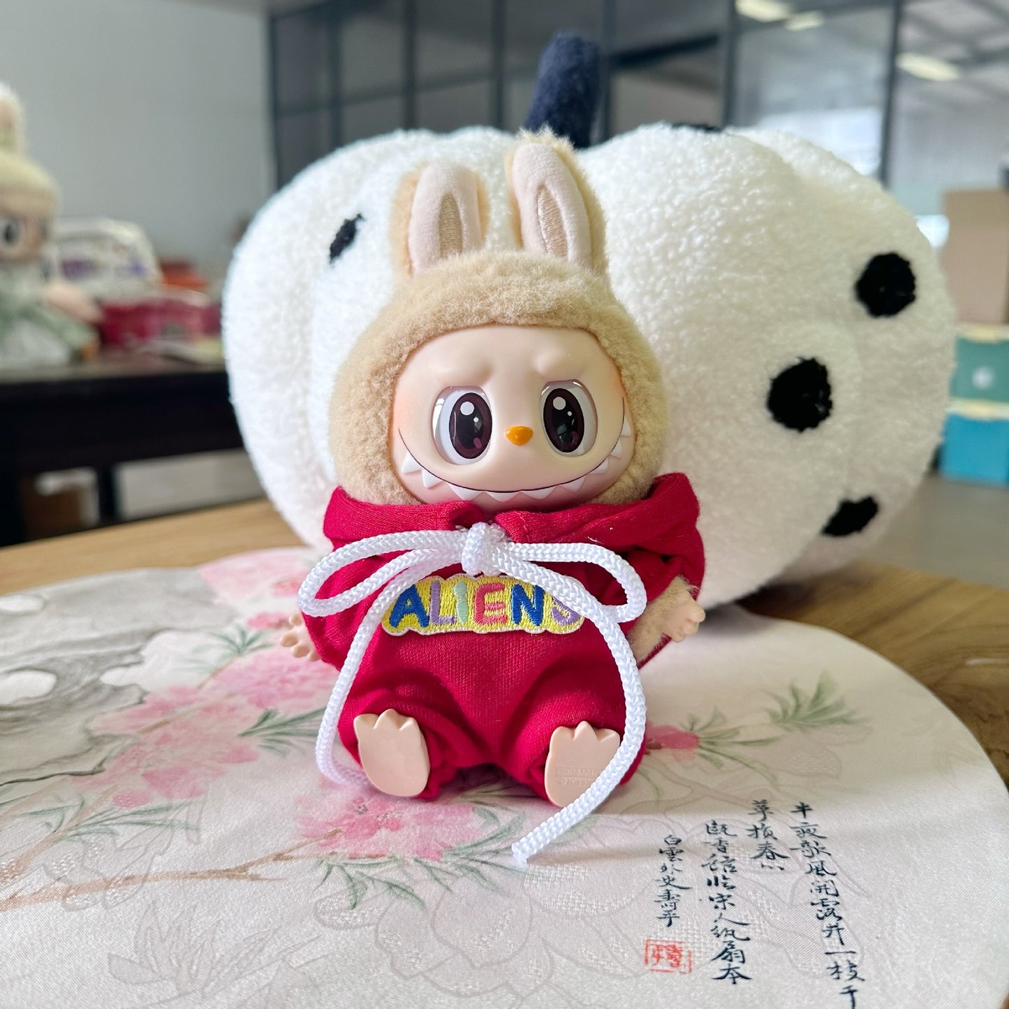15CM Second Generation Rabub Sitting Party Series Doll Clothes Pendant LABUBU Doll Clothes One-piece Big-eyed Monster Clothes