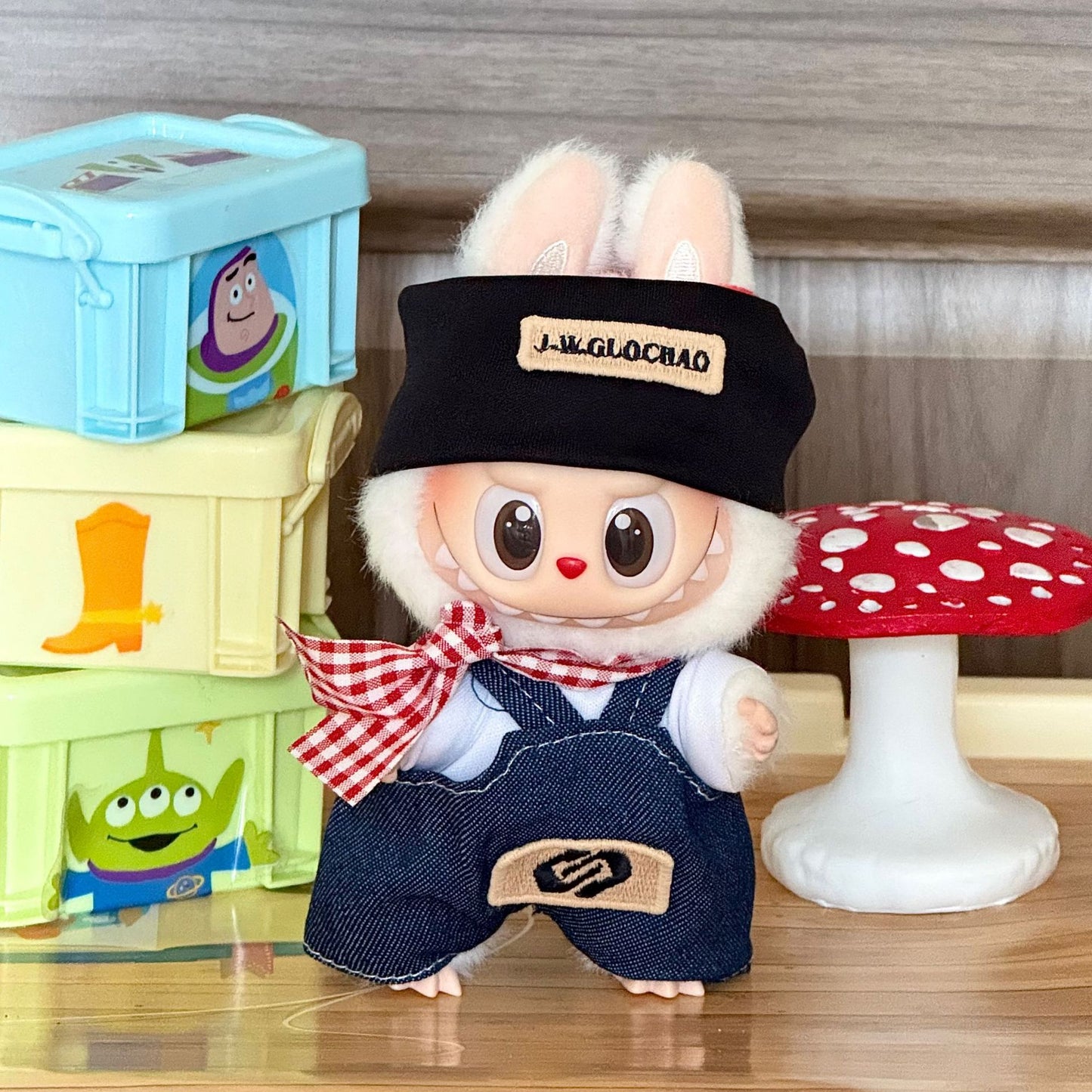 Wholesale labubu baby clothes 17cm blind box pendant one or two generation doll doll suit for baby clothes