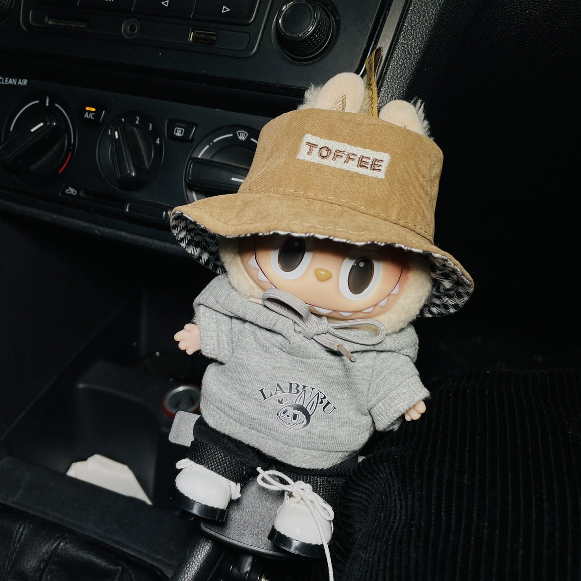 Labubu 17cm Baseball Uniform Set with Black Glasses