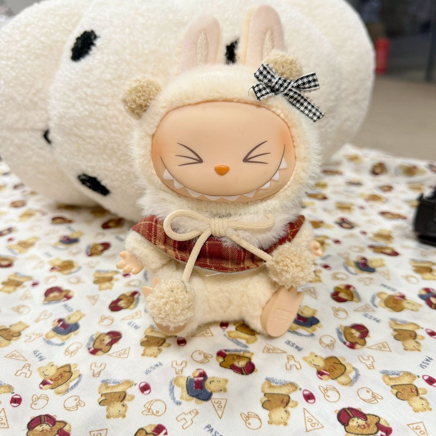 Blind Box Labubu Sit Party Doll Coat The First and Second Generation LABUBU Wear Cloak for Cloak and Cloak for Lady