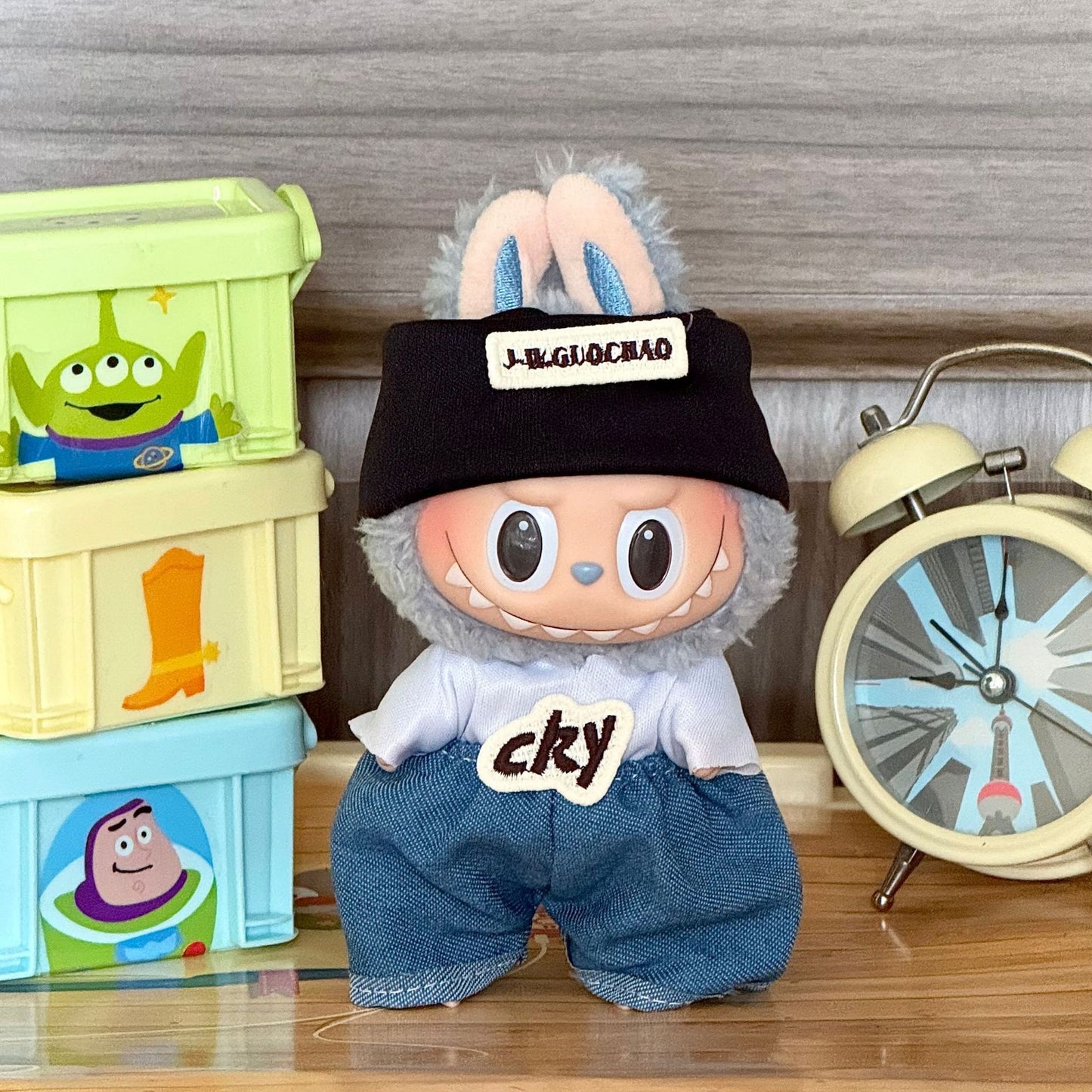 Wholesale labubu baby clothes 17cm blind box pendant one or two generation doll doll suit for baby clothes