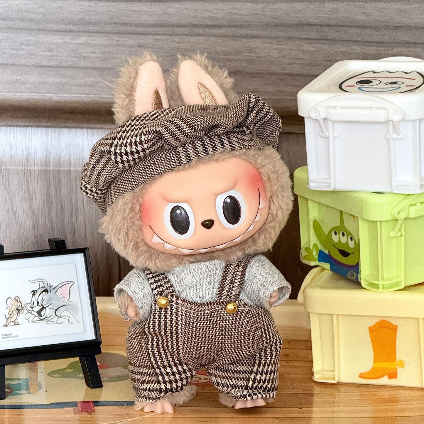 Wholesale labubu baby clothes 17cm blind box pendant one or two generation doll doll suit for baby clothes