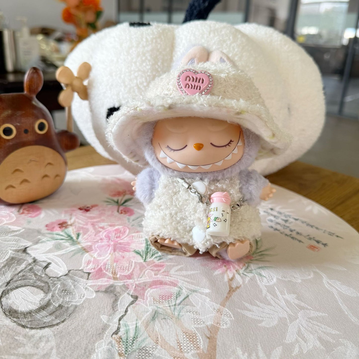 The first and second generation of rabu cloth clothes sit party doll clothes fashion teddy circle velvet vest suit LABUBU