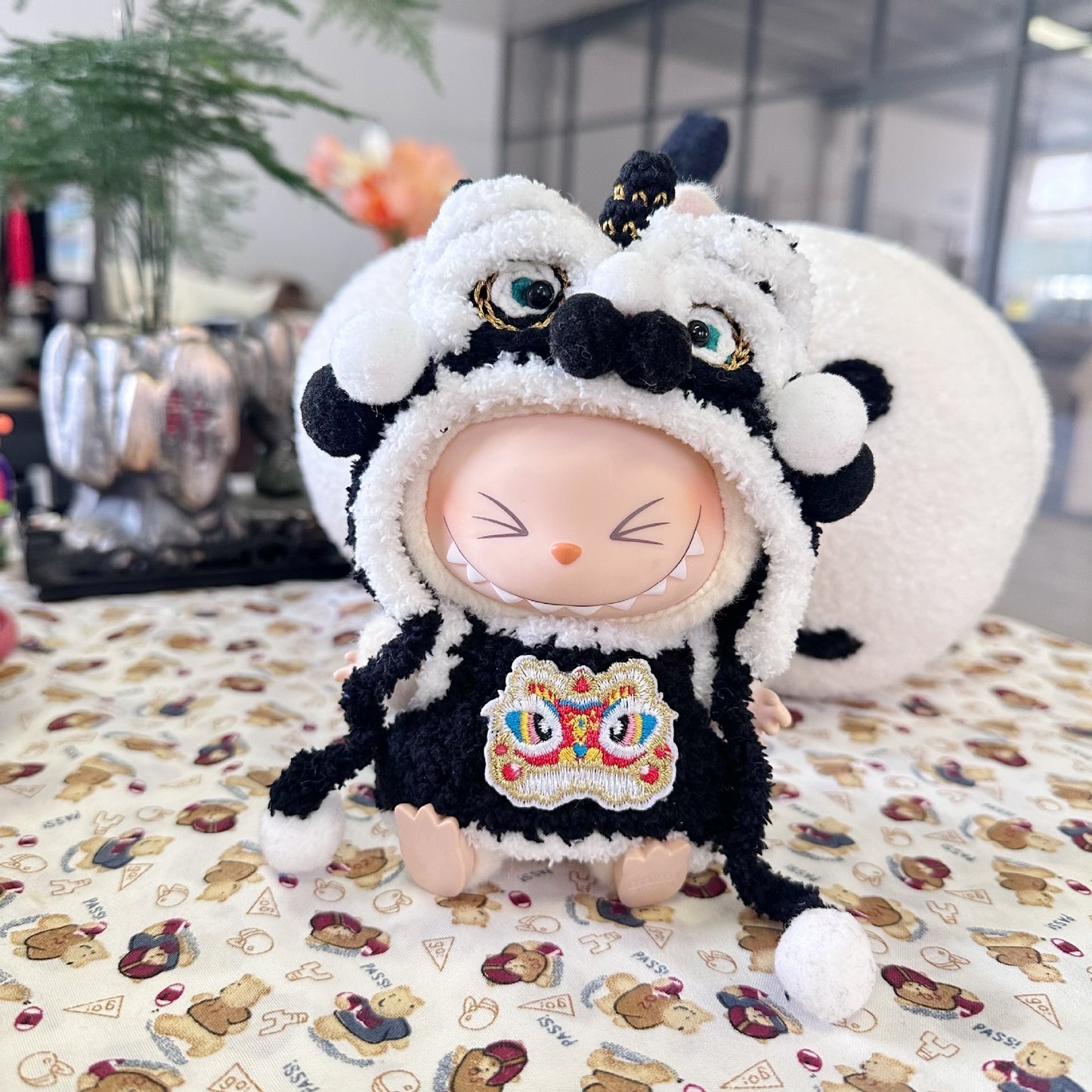 macaroc Vinyl Rab Cloth New Year Lion Dance Clothes One or Two Generation Pendant LABUBU Pure Handmade for Spring Festival