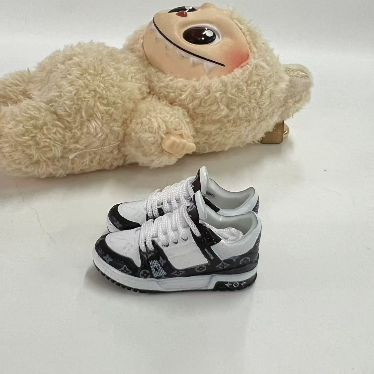 Labubu Plush Doll Clothes 17cm Plush Vinyl Doll Bag Hanging Replacement Shoe Model Pendant Blind Box