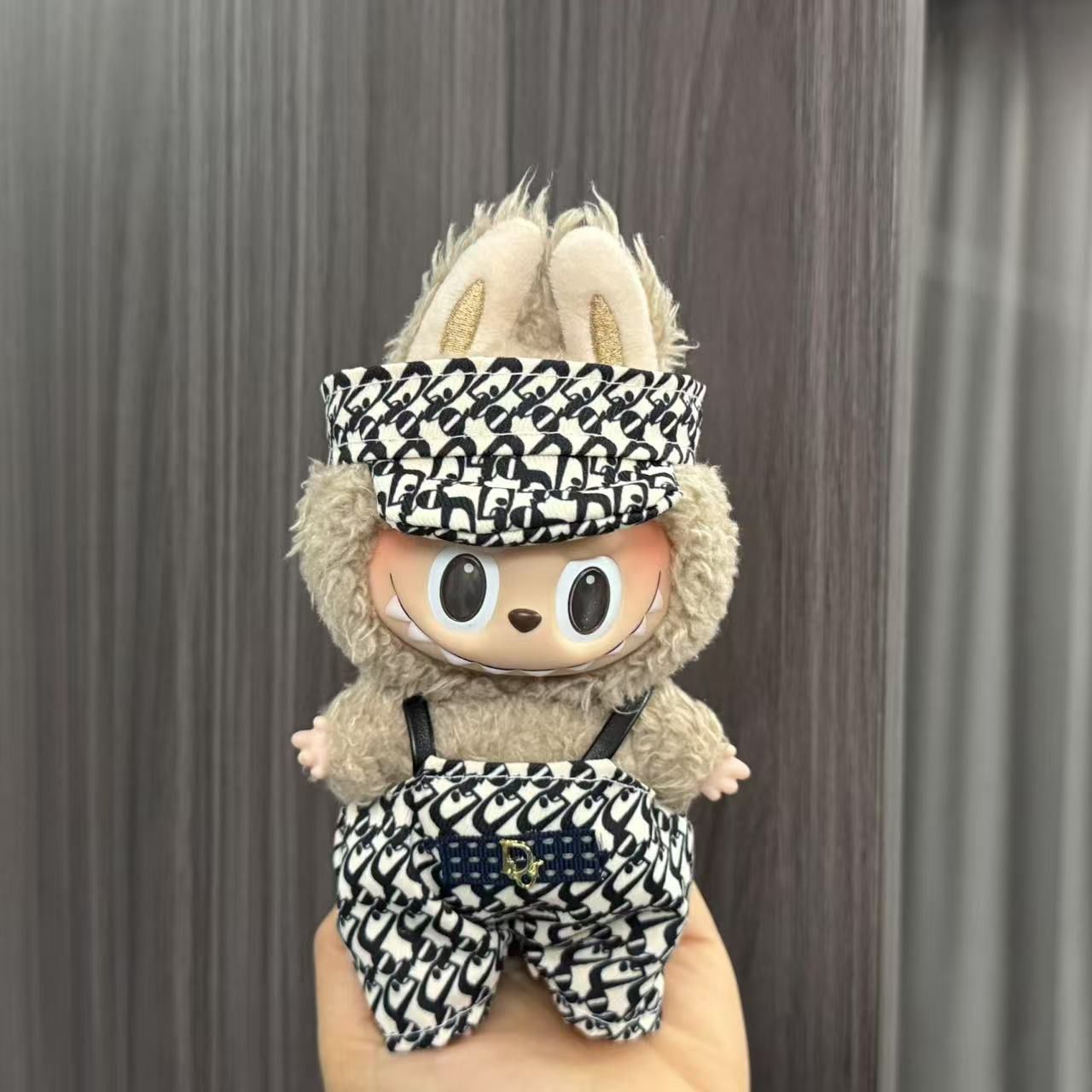 Wholesale labubu doll 17cm pendant one or two generation vinyl plush doll with suit for clothes