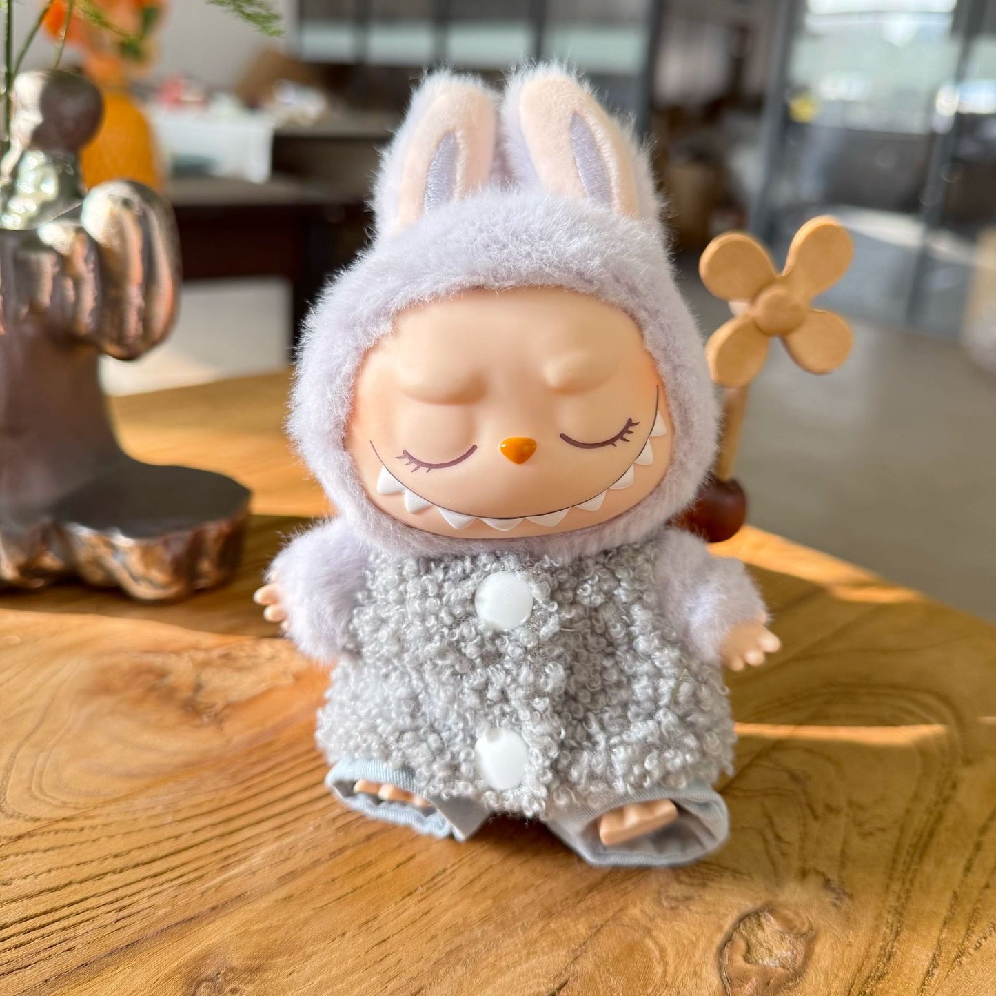 The first and second generation of rabu cloth clothes sit party doll clothes fashion teddy circle velvet vest suit LABUBU