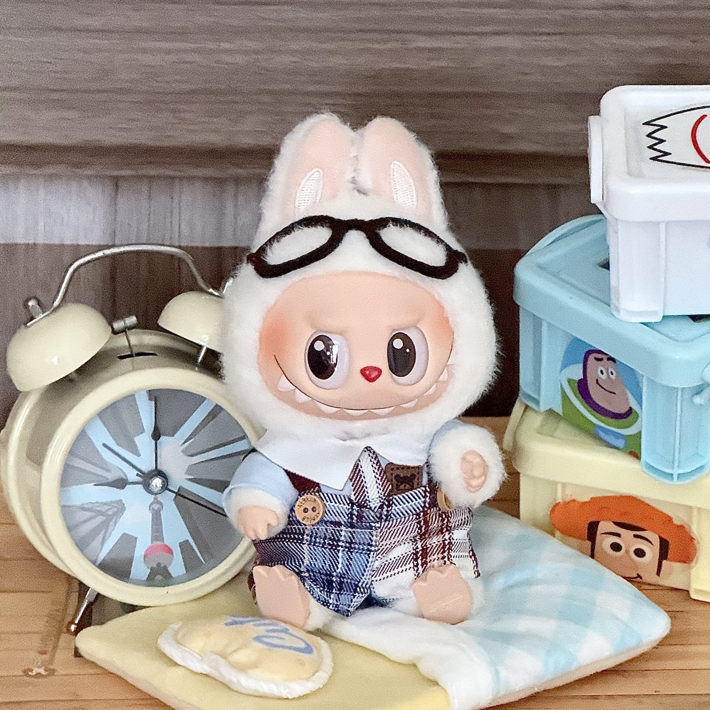 Wholesale labubu baby clothes 17cm blind box pendant one or two generation doll doll suit for baby clothes