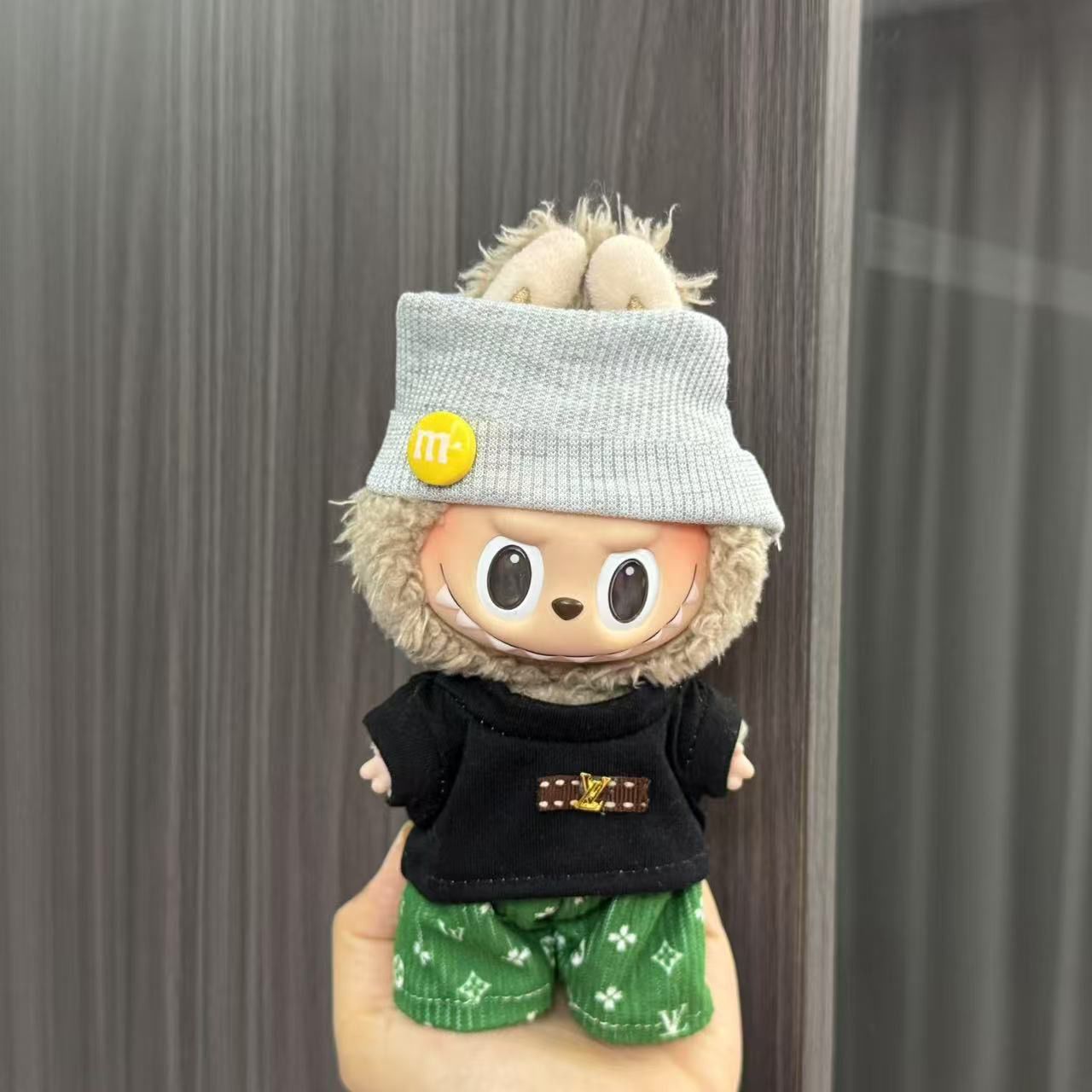 Wholesale labubu doll 17cm pendant one or two generation vinyl plush doll with suit for clothes