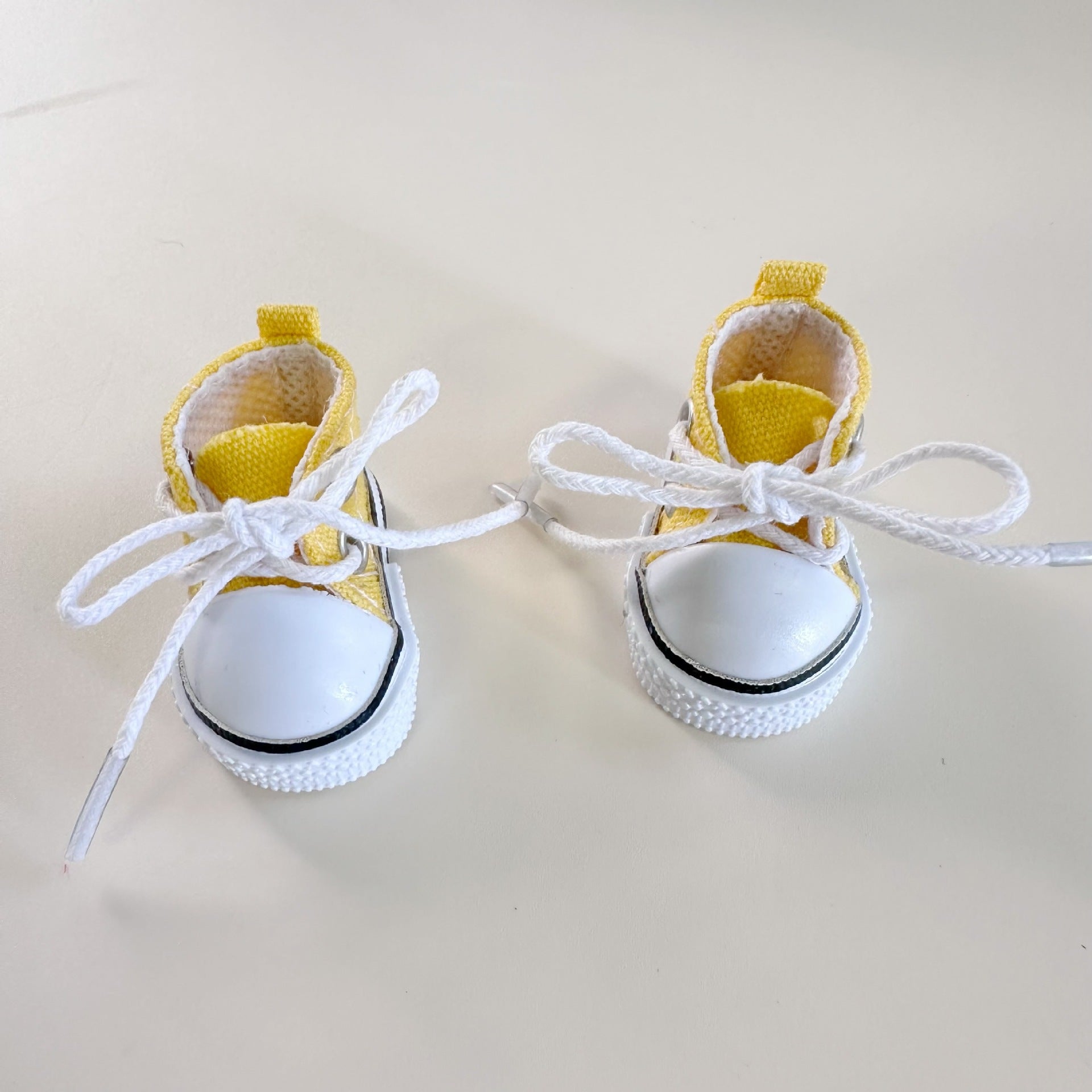 Only clothes] the first and second generation of blind box pull cloth doll clothes LABUBU wearing for animal park yellow skirt suspenders