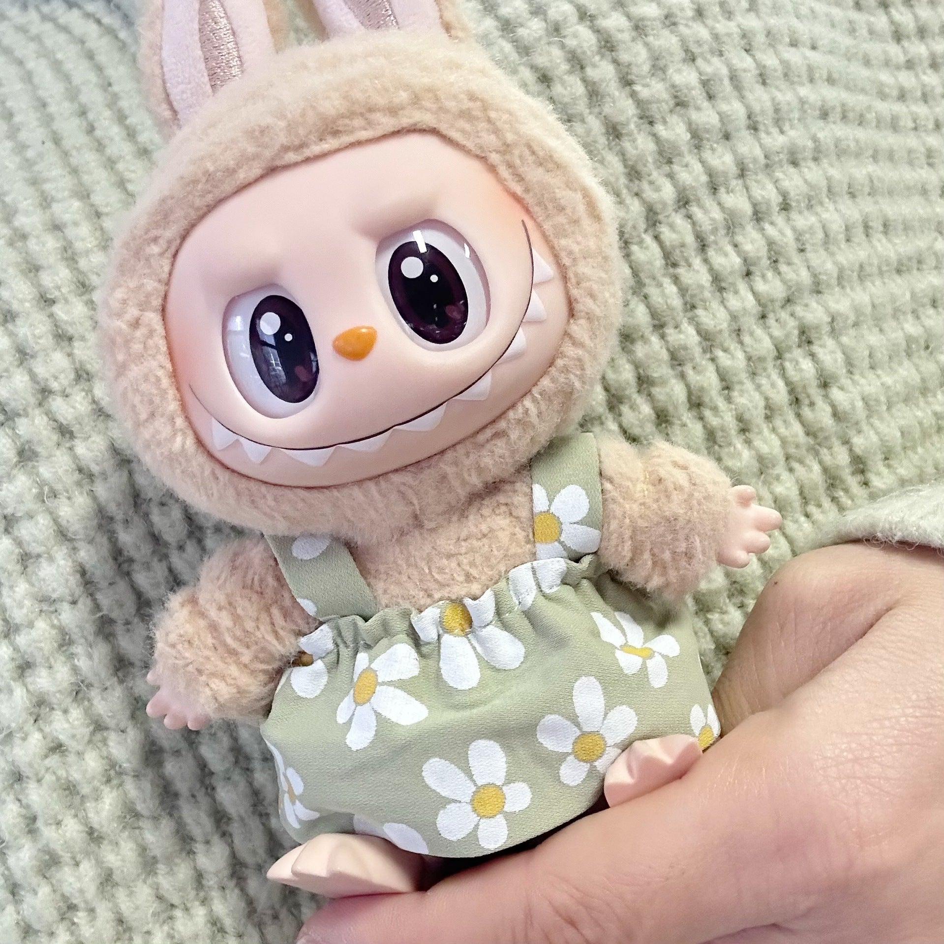 Clothes Only] LABUBU Sit Party Series Doll Doll Coat First and Second Generation Rab Cloth Houndstooth Dress