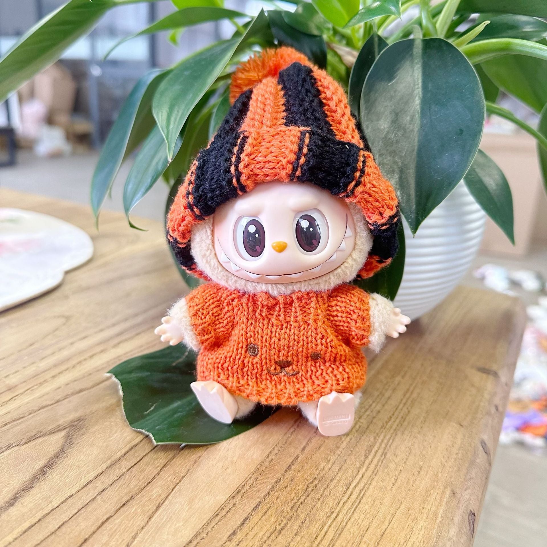 Only clothes] the first and second generation blind box LABUBU clothes autumn and winter sweater hat suit pendant pull cloth for Meng