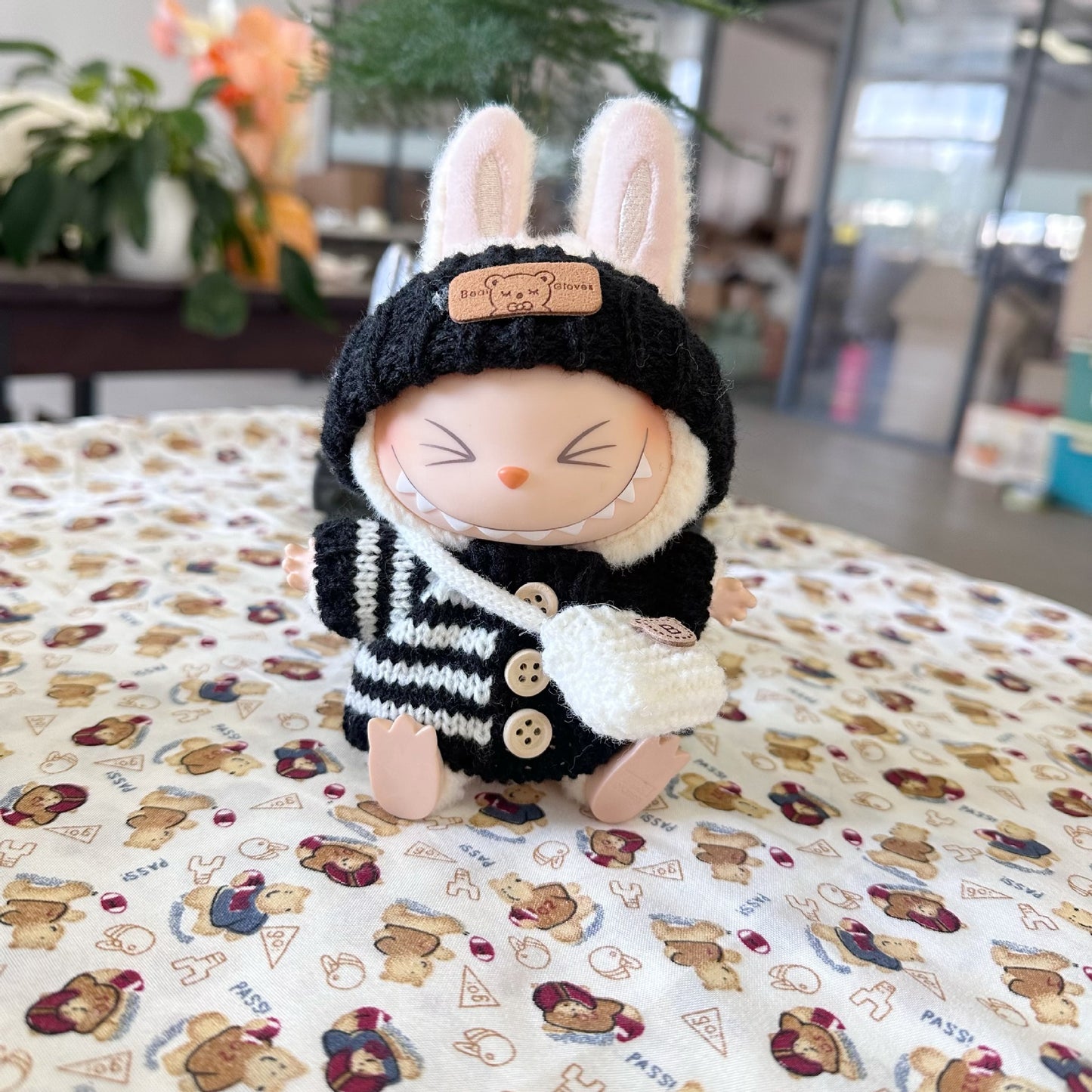 The first and second generation of blind box cloth clothes sweater hat backpack DIY with LABUBU sit party doll clothes