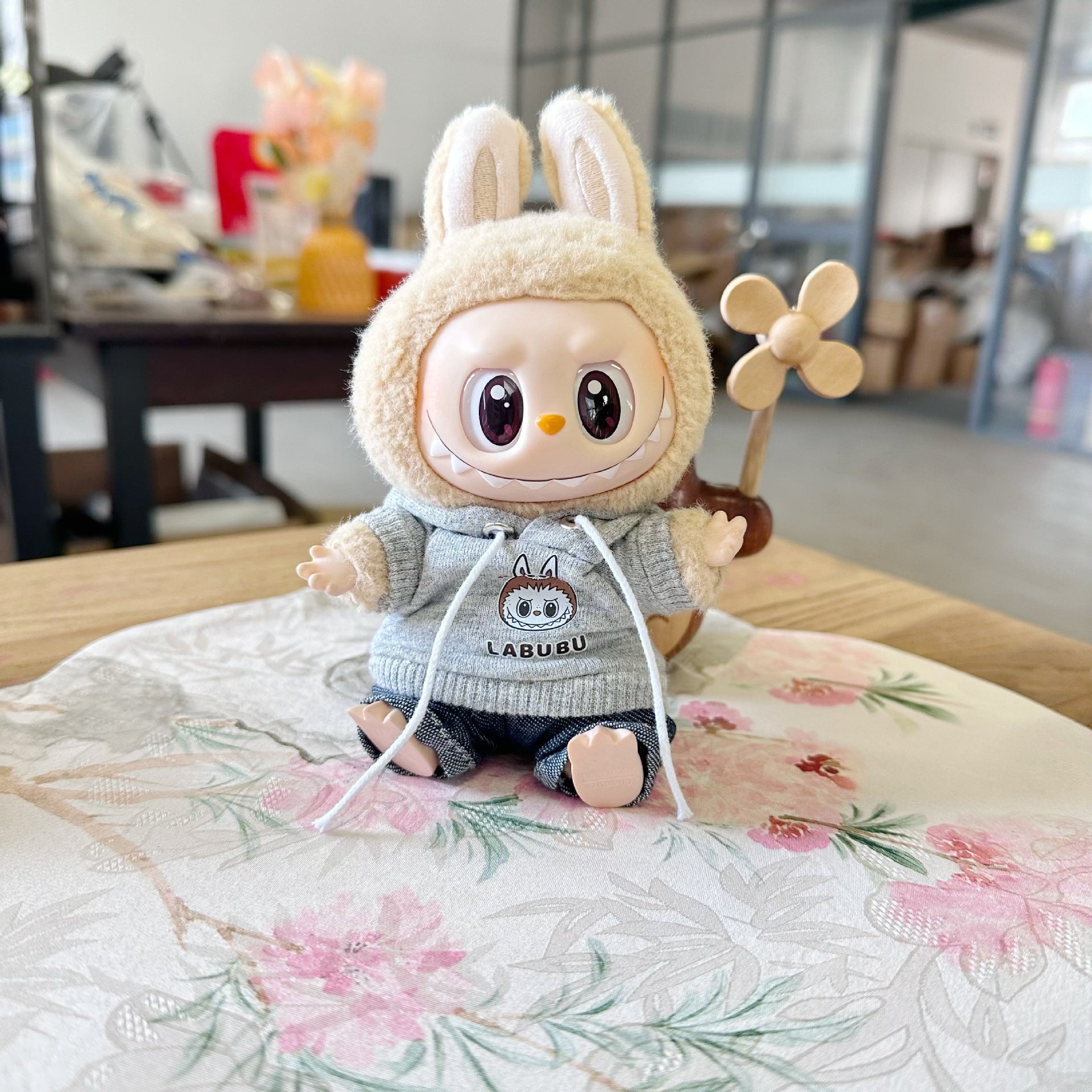 Only clothes] the first and second generation of blind box pull cloth clothes pendant LABUBU for high quality hooded sweater pants