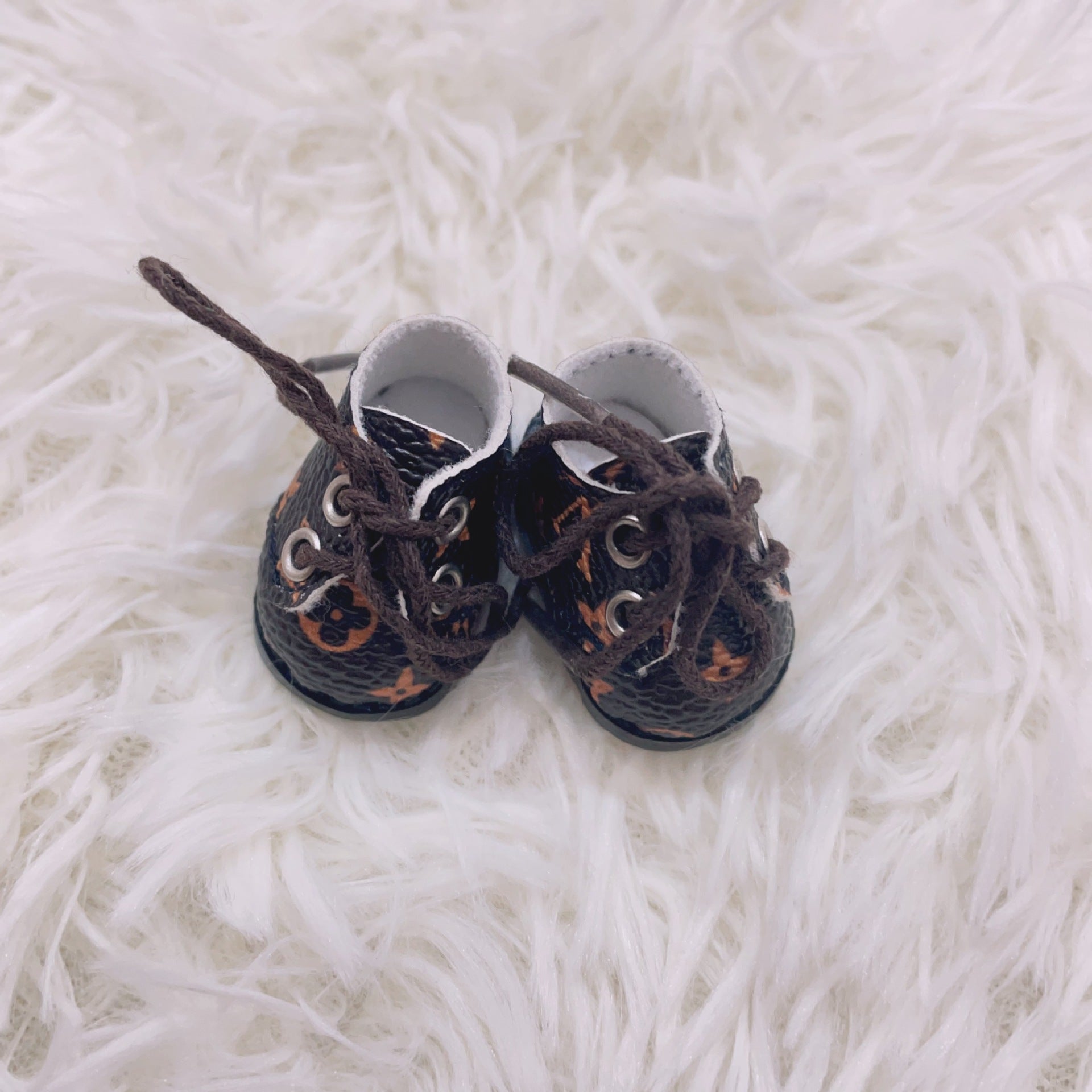 One or two generations of labubu shoes 17cm pull cloth 10cm doll big fashion small size shoes small leather shoes wholesale