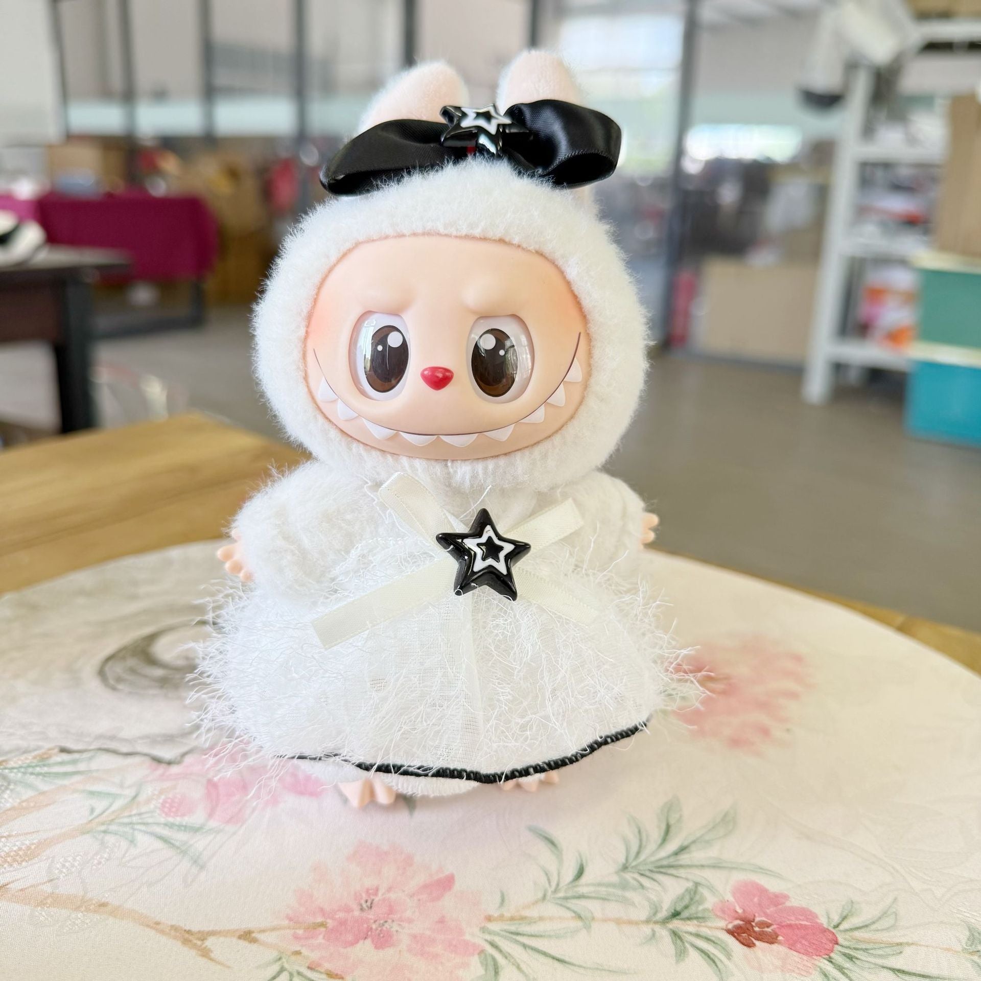 Only baby clothes] 17cm cloth clothes blind box Labubu key chain doll with long feather dress adorable