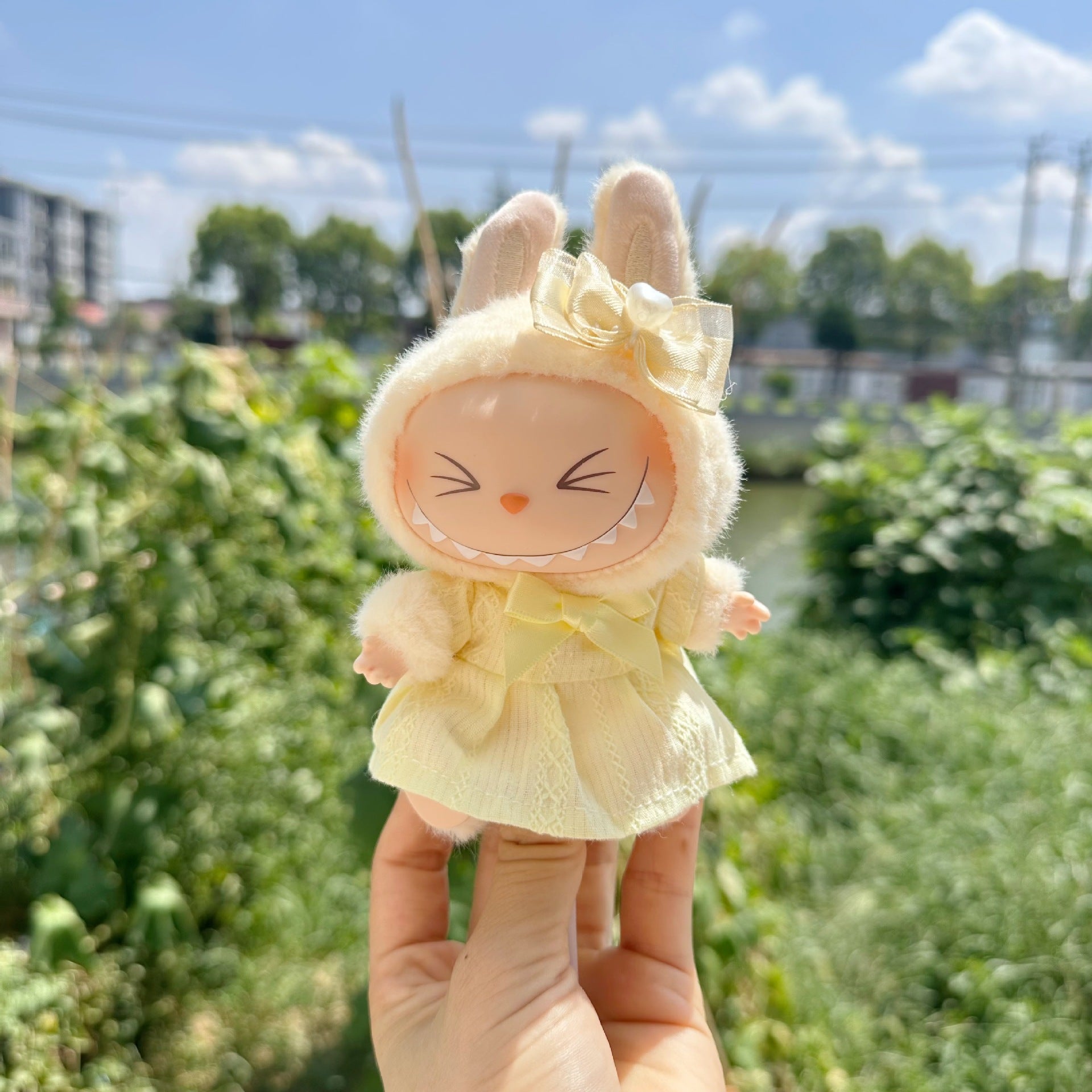 Only clothes] second generation blind box Labubu clothes key chain pull cloth sit party doll yellow love skirt