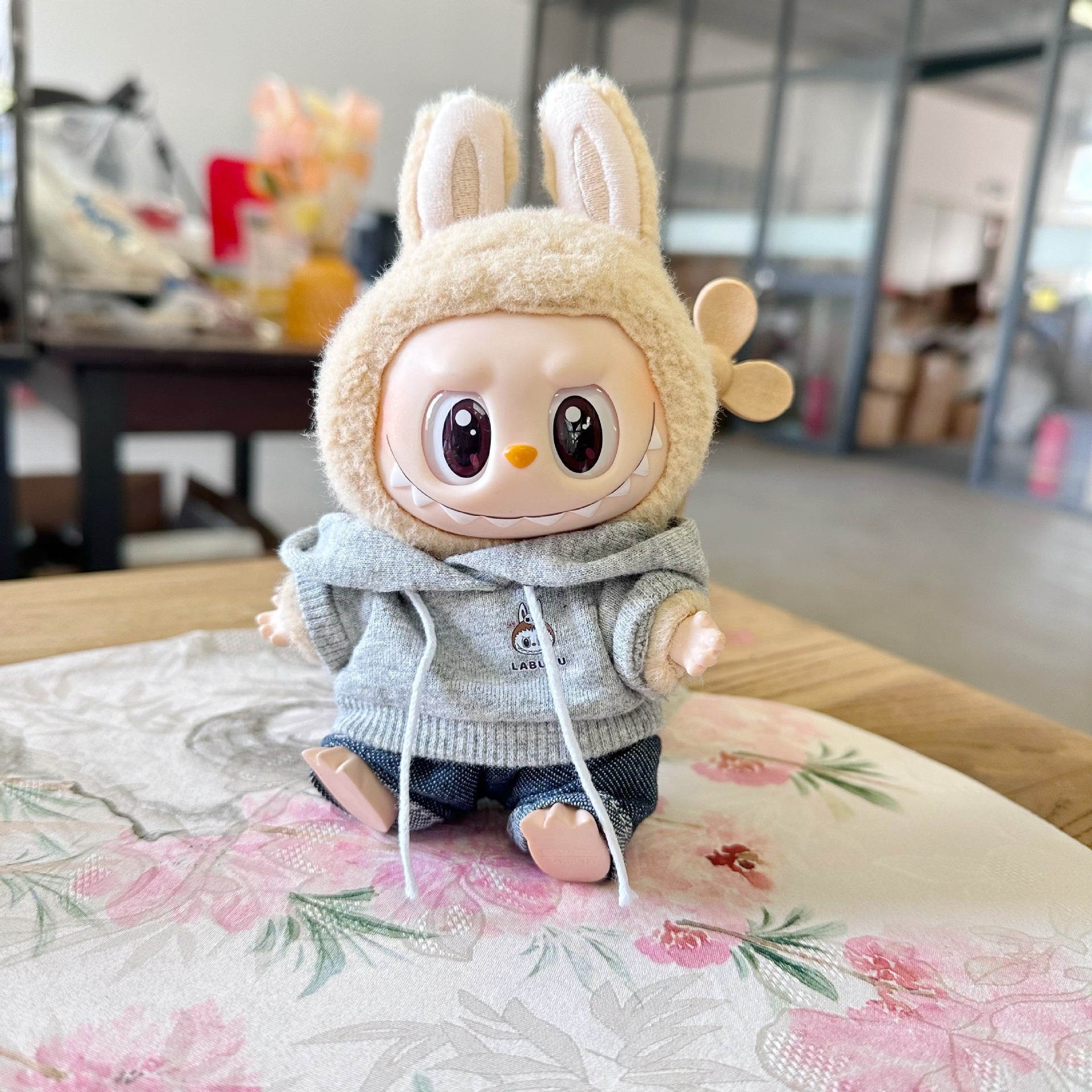 Only clothes] the first and second generation of blind box Rab cloth doll clothes sit party LABUBU for hooded vests adorable