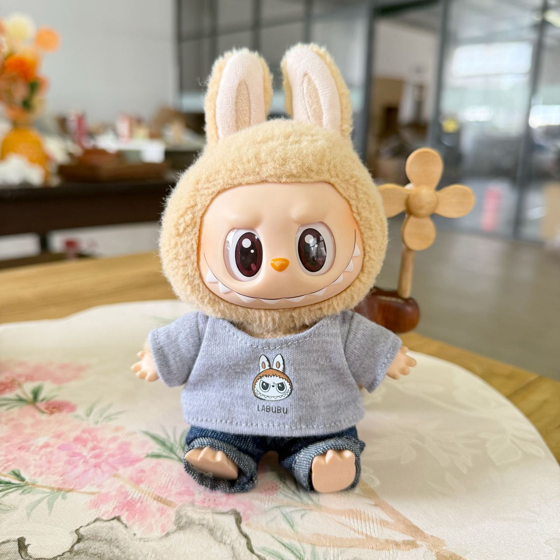 The first and second generation pendant labubu sit party clothes spring T-shirt plaid skirt suit generation LABUBU
