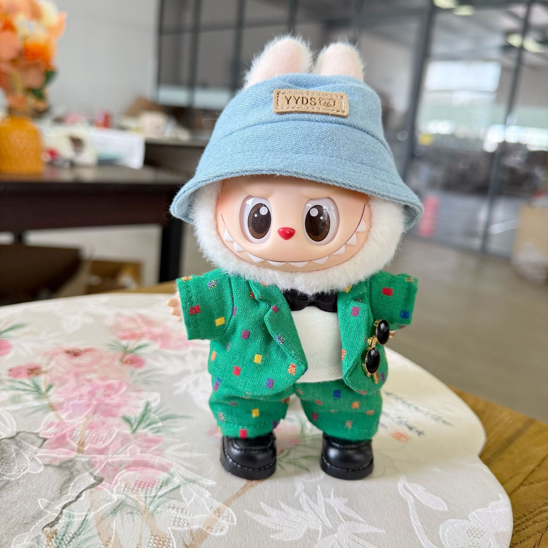 Only clothes] the first and second generation of labubu doll clothes sit party dolls with pendants LABUBU color small suit