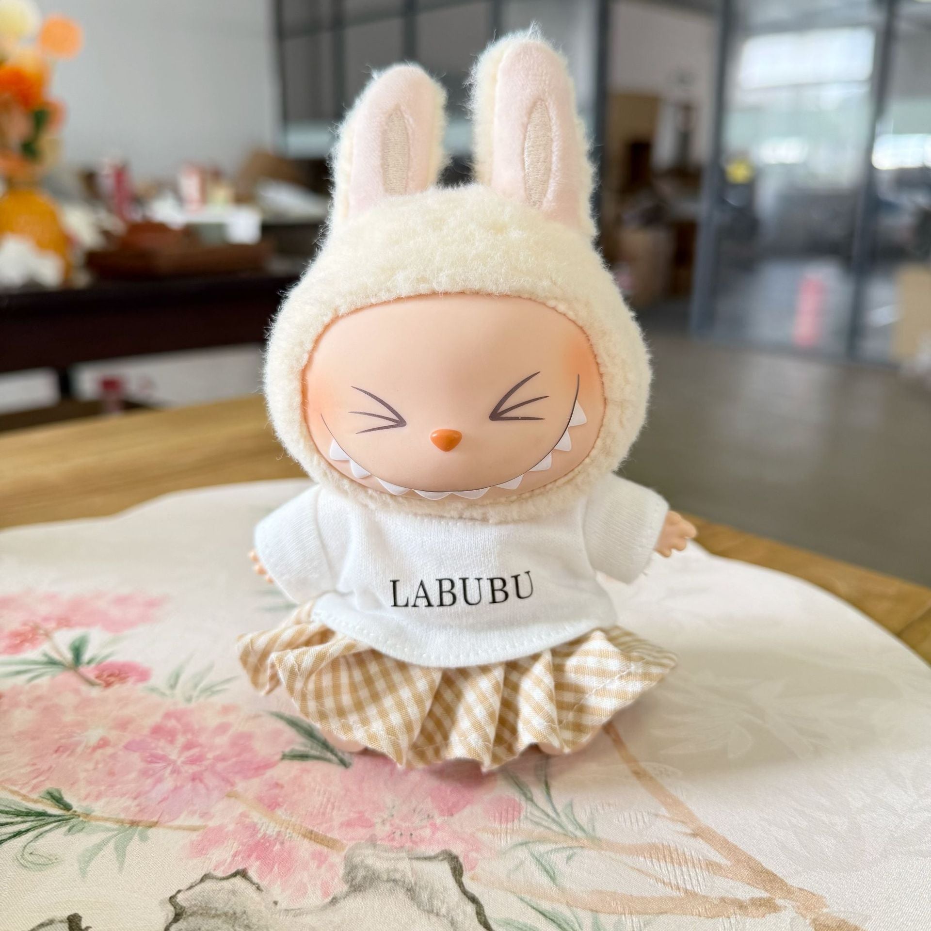 The first and second generation pendant labubu sit party clothes spring T-shirt plaid skirt suit generation LABUBU