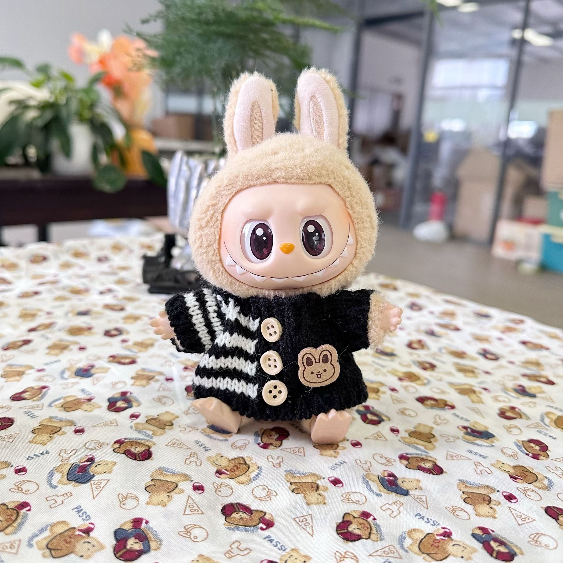 The first and second generation of blind box cloth clothes sweater hat backpack DIY with LABUBU sit party doll clothes