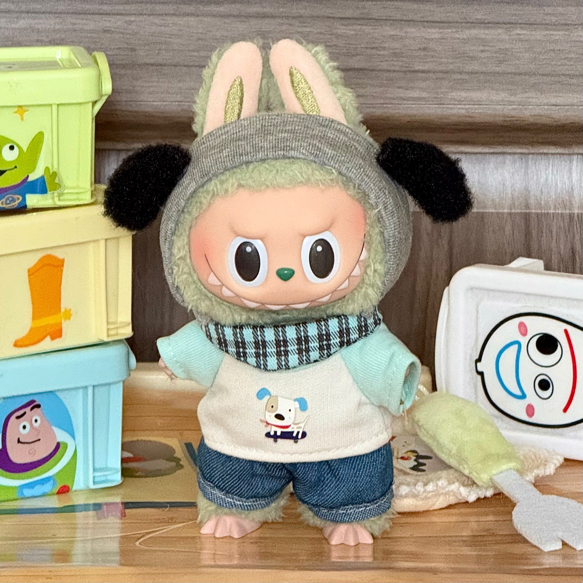 Wholesale labubu baby clothes 17cm blind box pendant one or two generation doll doll suit for baby clothes