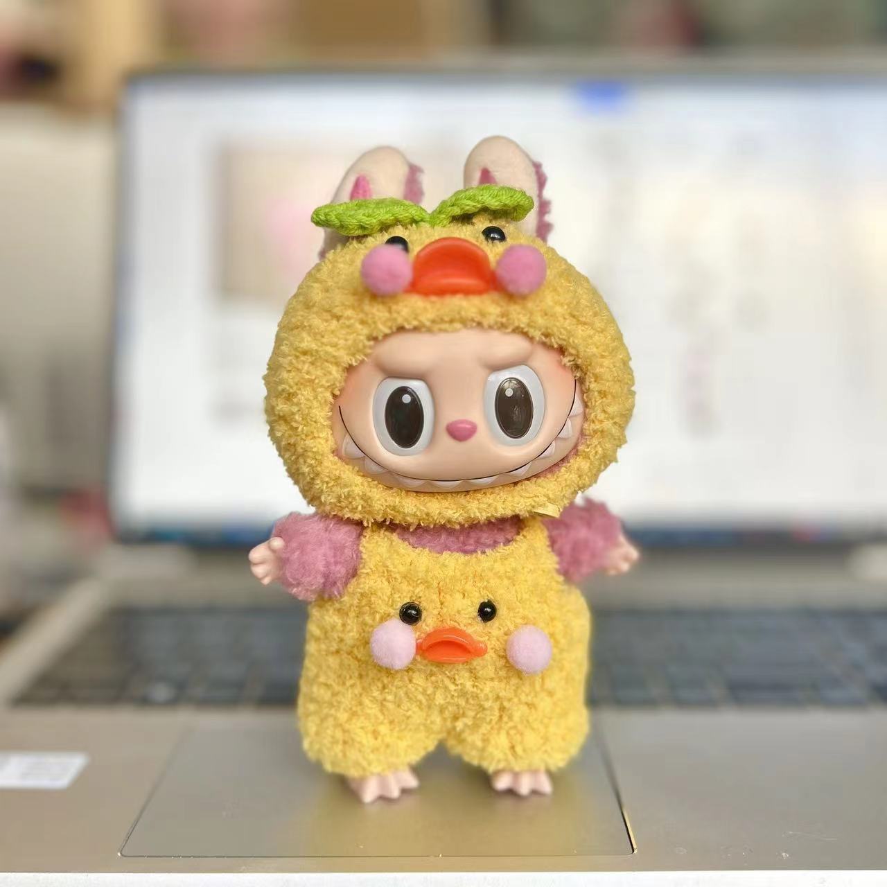 Only clothes] 17CM cloth cloth clothes key chain LABUBU big ear dog powder pig elk suit pendant spot