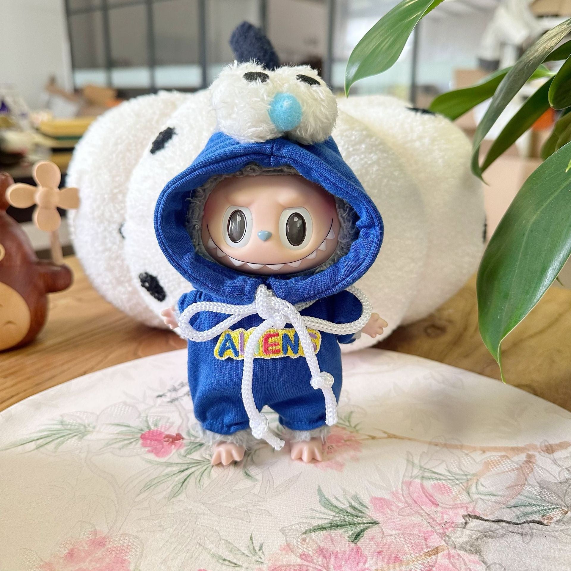 Clothes Only] First/Second Generation Blind Box Labubtong Wear Clothes Morning Run Big Eye Monster suit LABUBU One-piece Suit