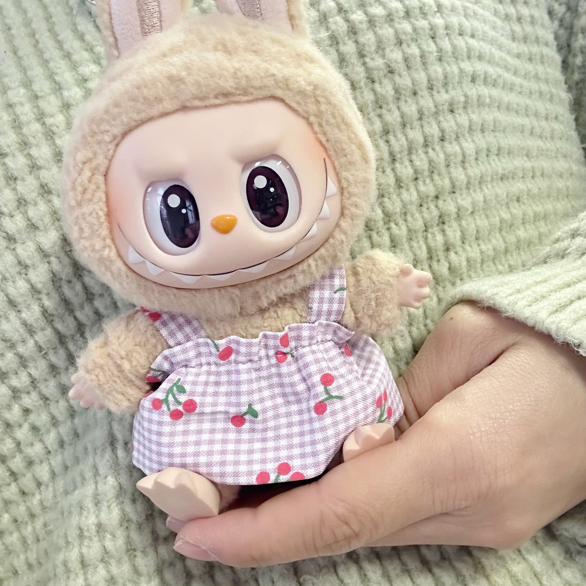 Clothes Only] LABUBU Sit Party Series Doll Doll Coat First and Second Generation Rab Cloth Houndstooth Dress