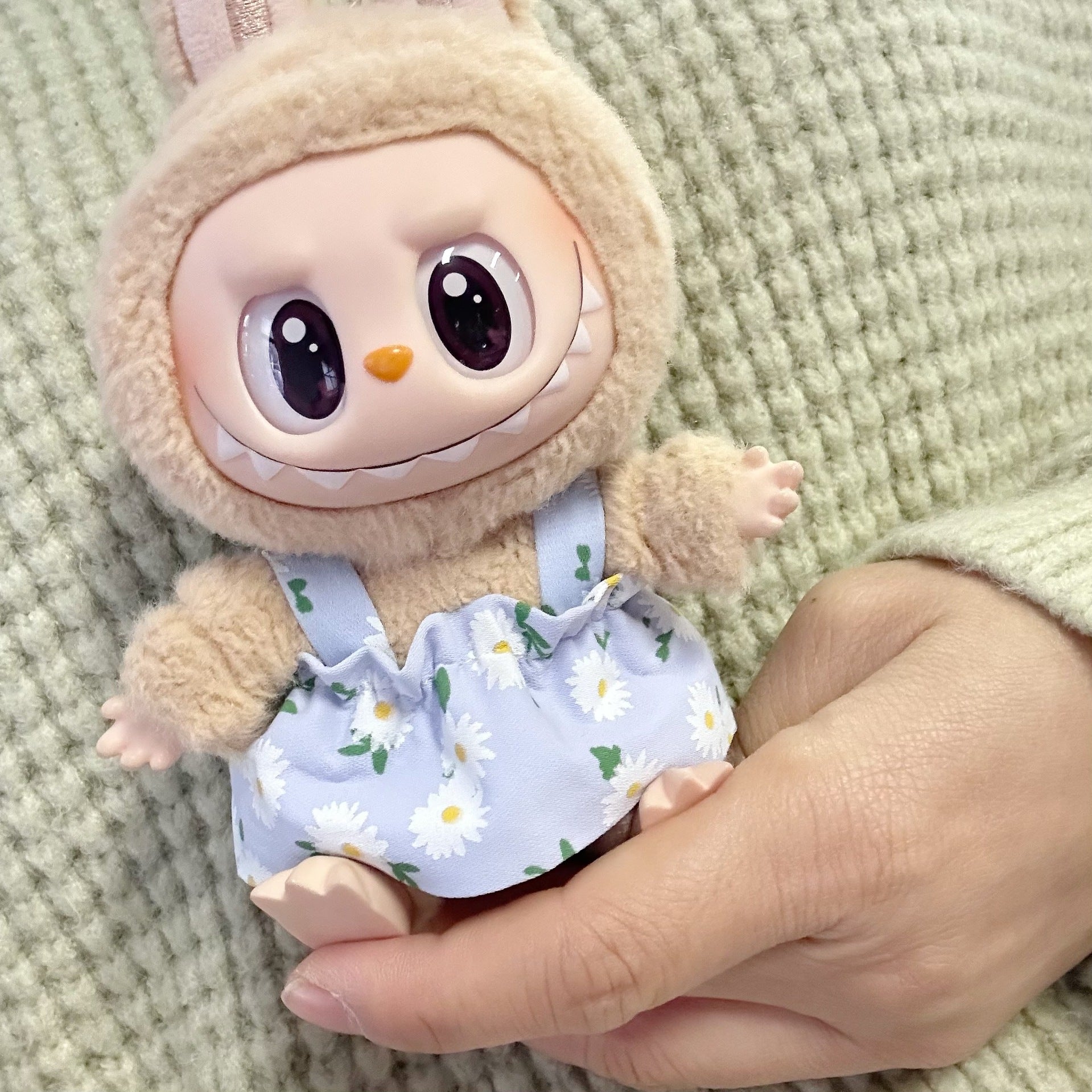 Clothes Only] LABUBU Sit Party Series Doll Doll Coat First and Second Generation Rab Cloth Houndstooth Dress