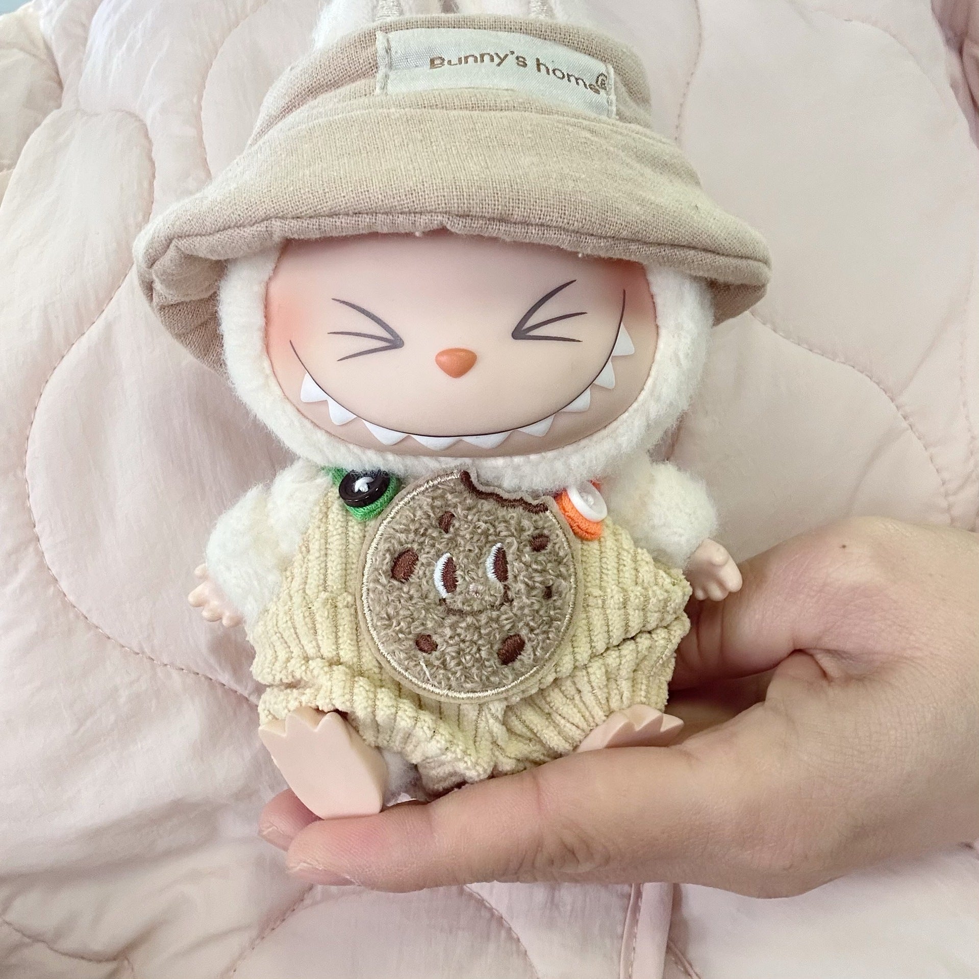 Only clothes] the first and second generation of labubu doll clothes LABUBU suit new red small apple suspenders