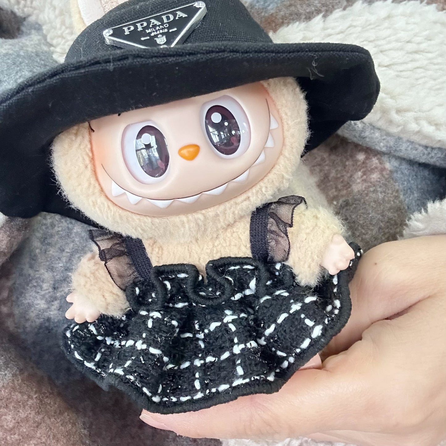 Only clothes] the first and second generation of labubu doll clothes pendant LABUBU wear for simple fragrant style skirt hat suit